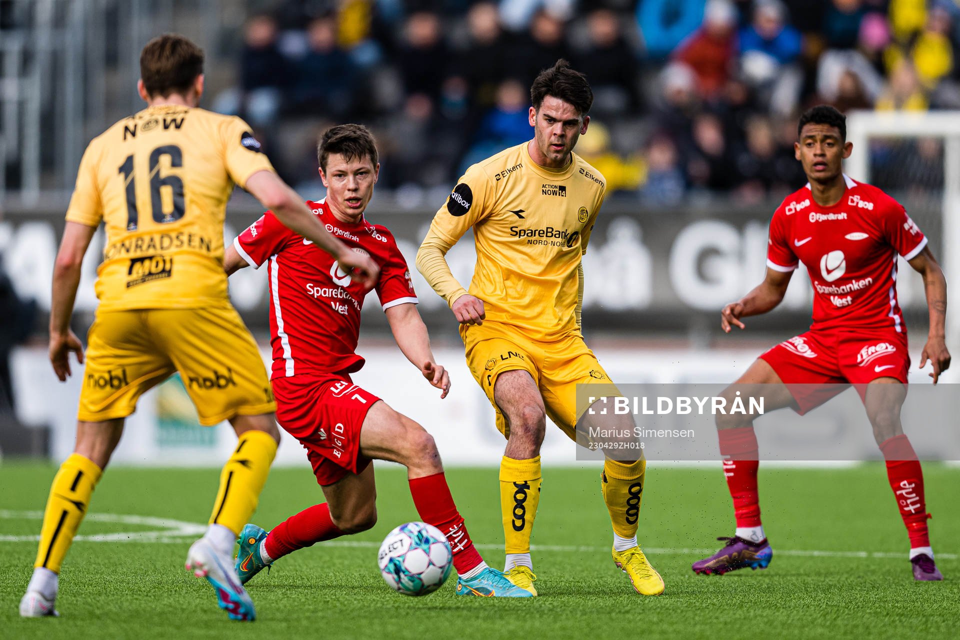 Mathias Rasmussen of Brann and Lasse Nordås of Bodø/Glimt