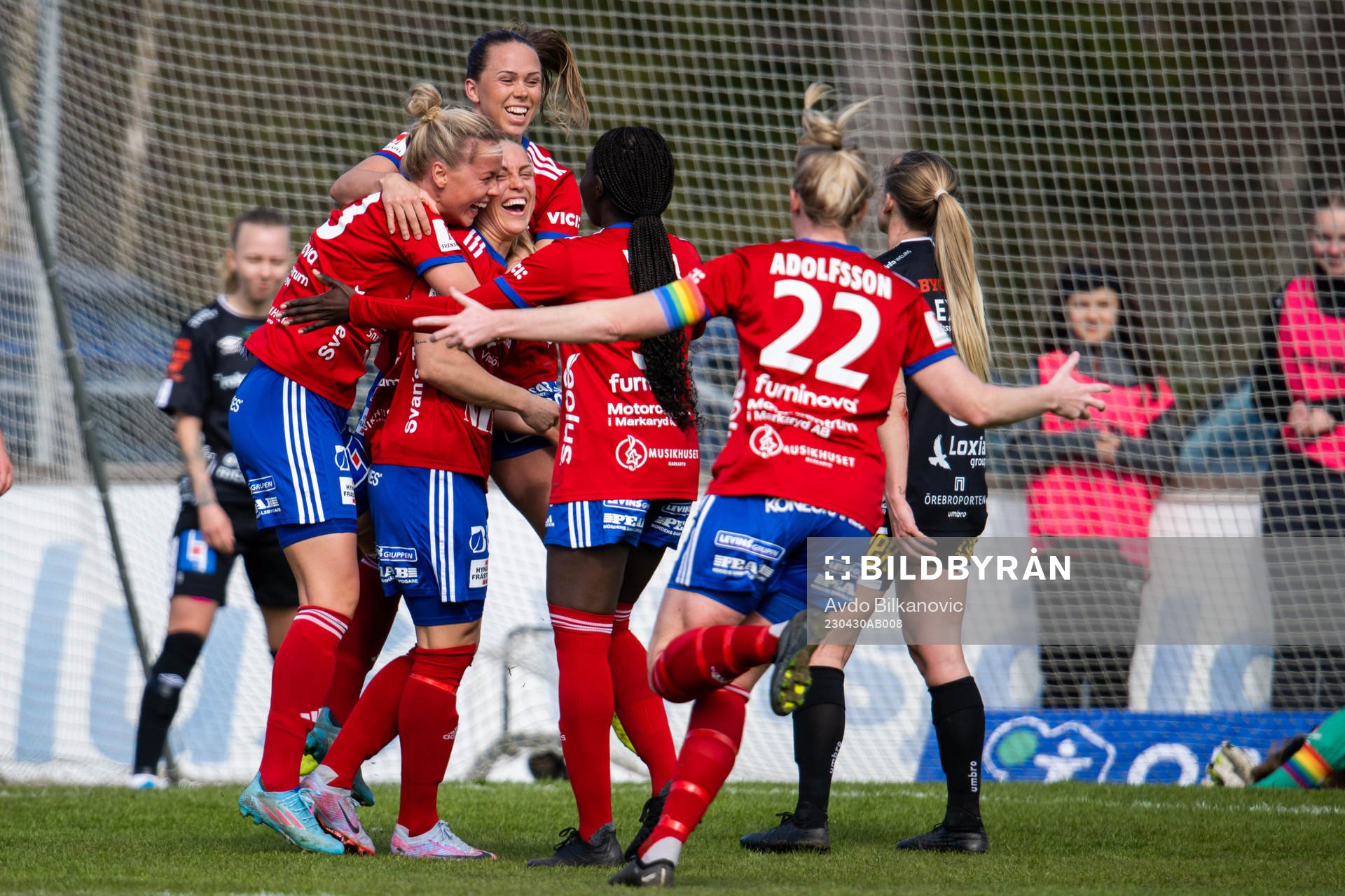 Vittsjös Nellie Persson jublar