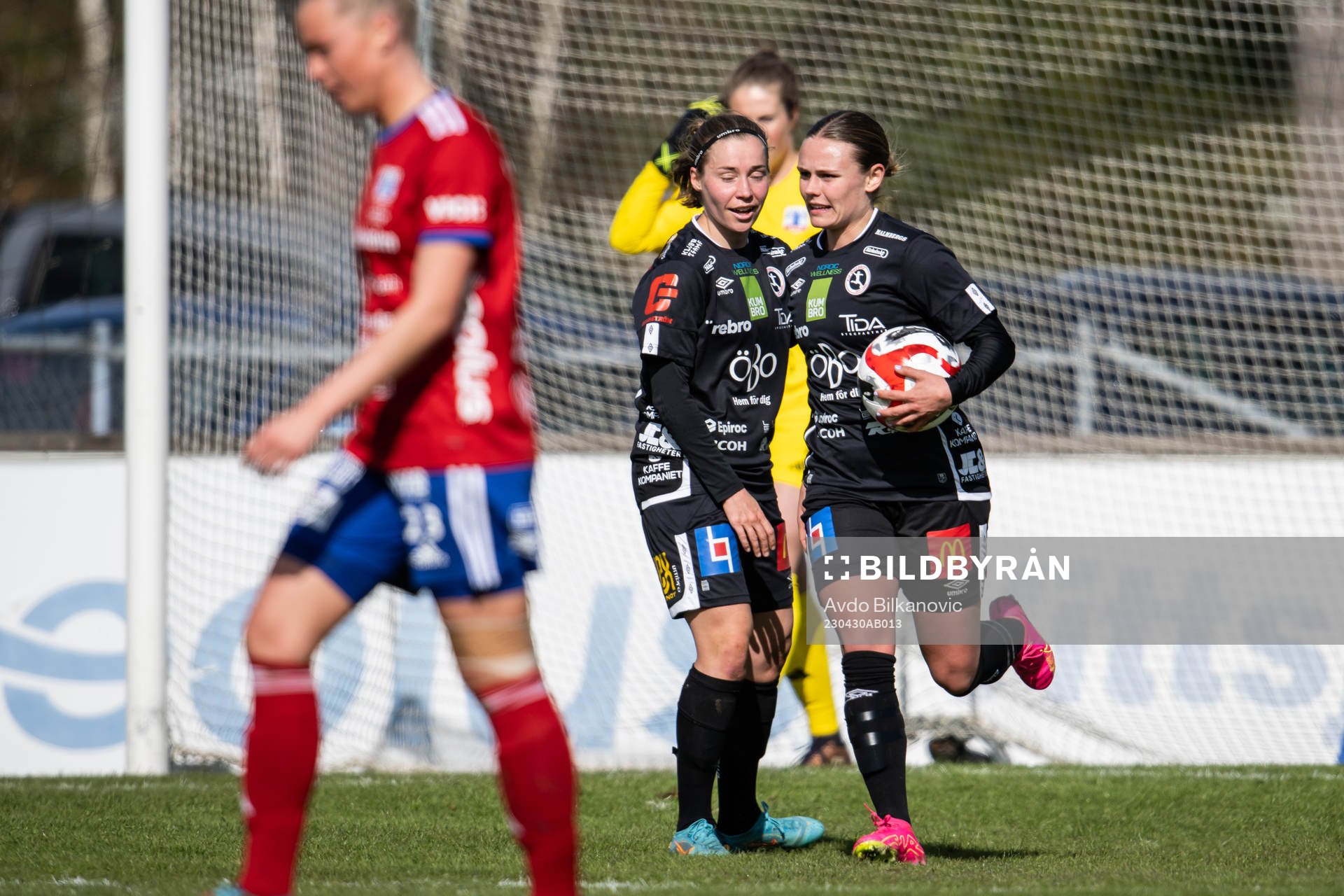 Örebros Maja Bodin jublar efter 2-1 under fotbollsmatchen i Damallsvenskan mellan Vittsjö och Örebro den 30 april 2023 i Vittsjö. 