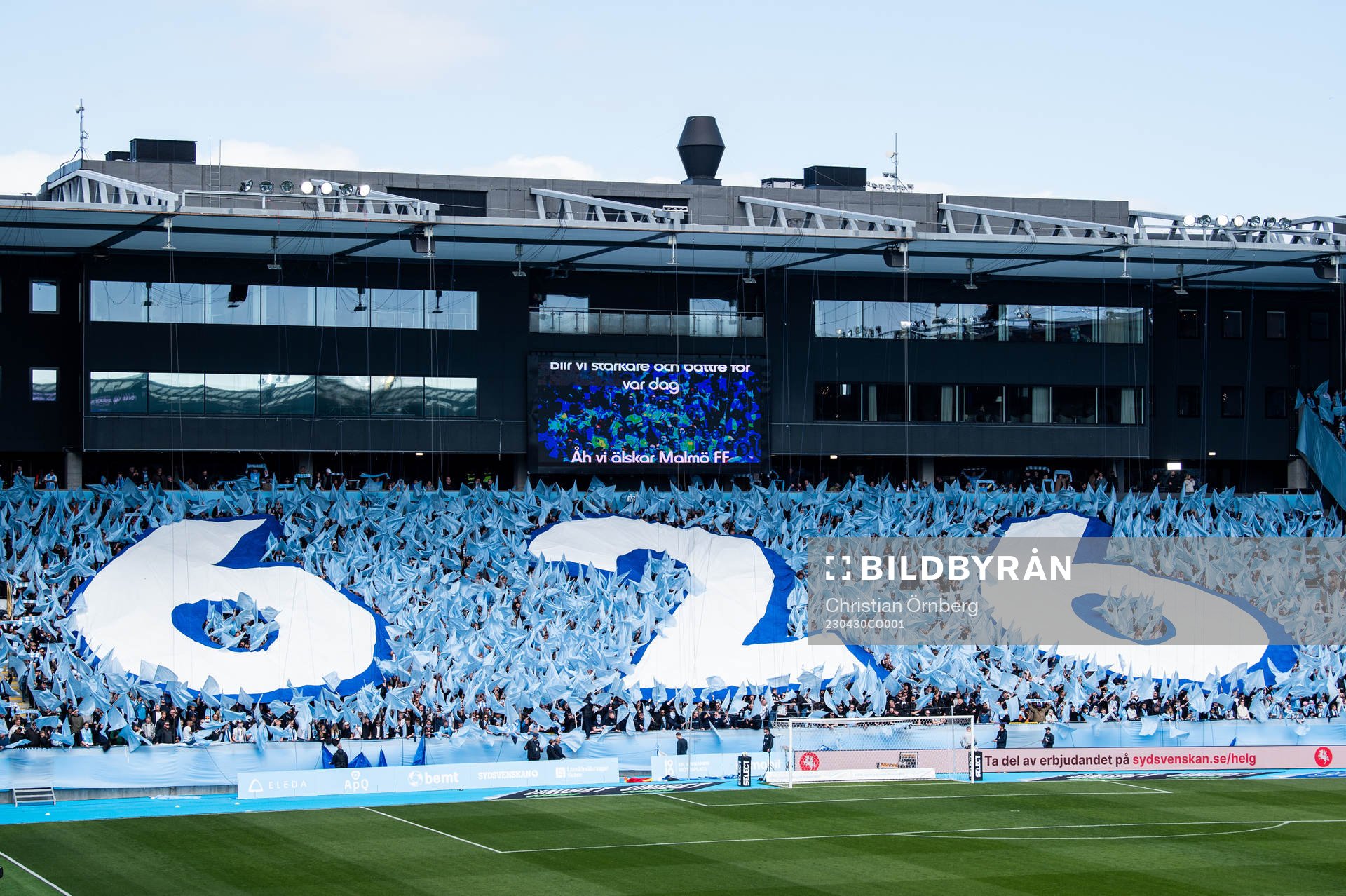 Malmö FFs supportrar med ett tifo