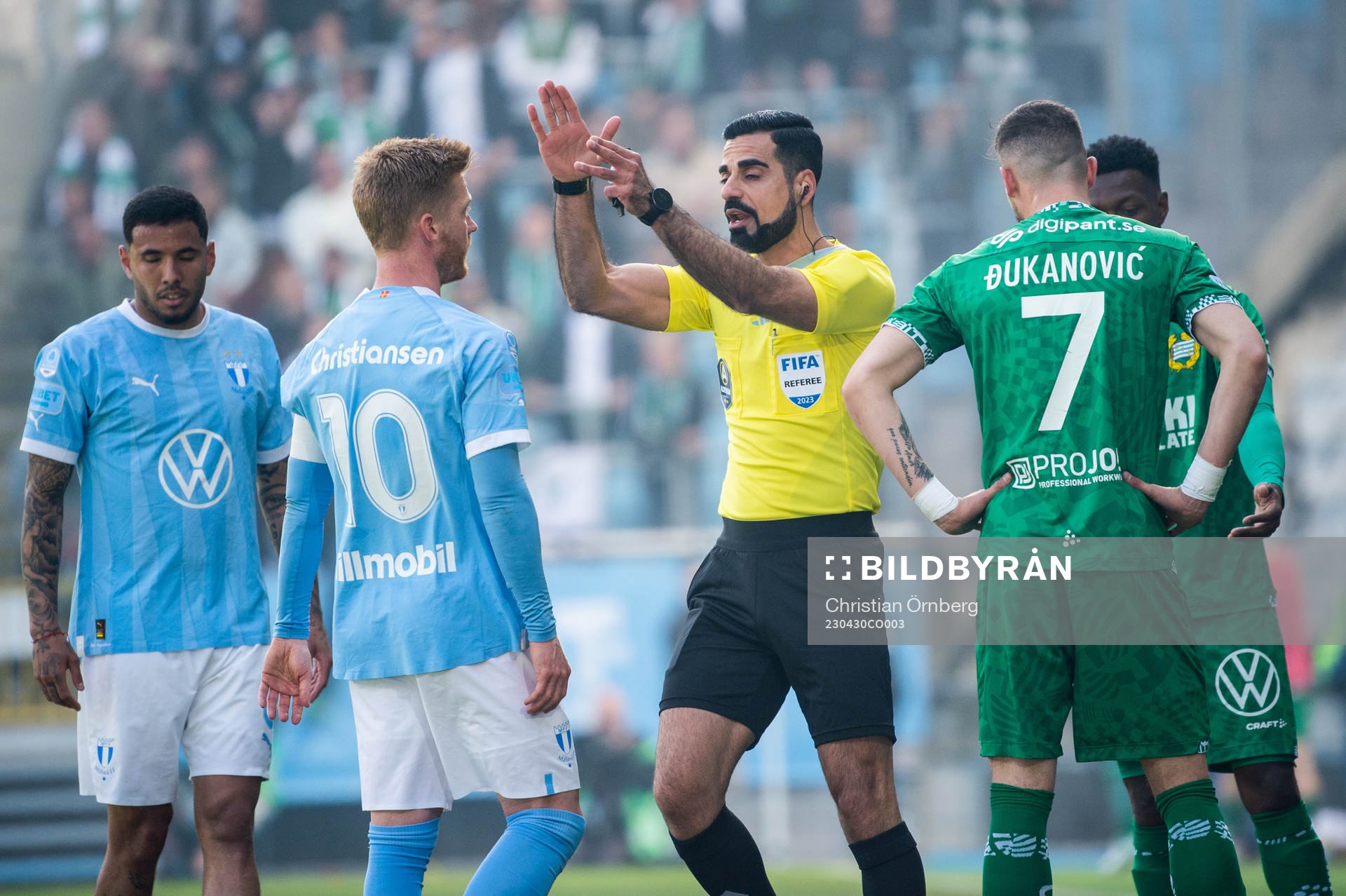 Malmö FFs Anders Christiansen och Domare Mohammed Al-Hakim