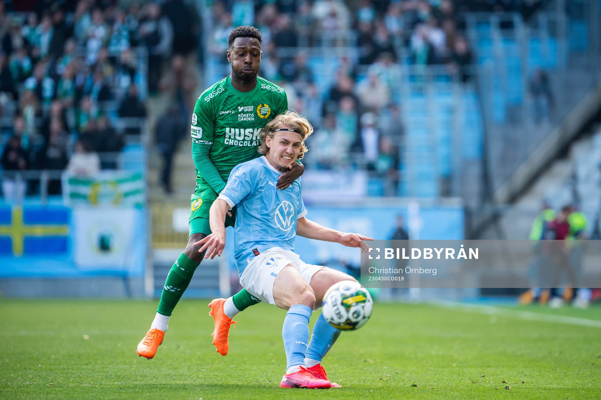 Hammarbys Shaquille Pinas och Malmö FFs Sebastian Nanasi