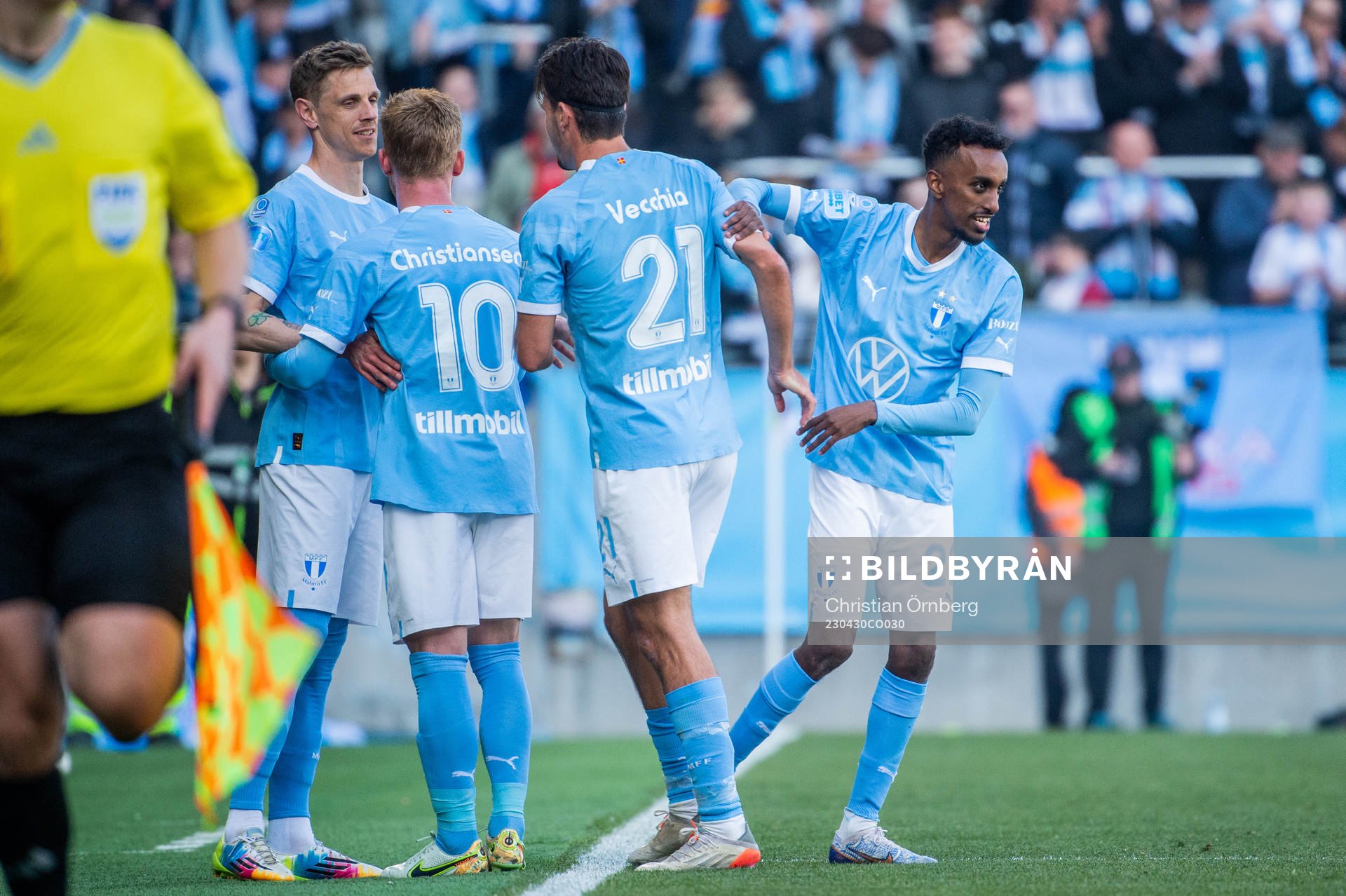 Malmö FFs Søren Rieks och Taha Ali byts in för Anders Christiansen och Stefano Vecchia under fotbollsmatchen i Allsvenskan mellan Malmö FF och Hammarby den 30 april 2023 i Malmö. 