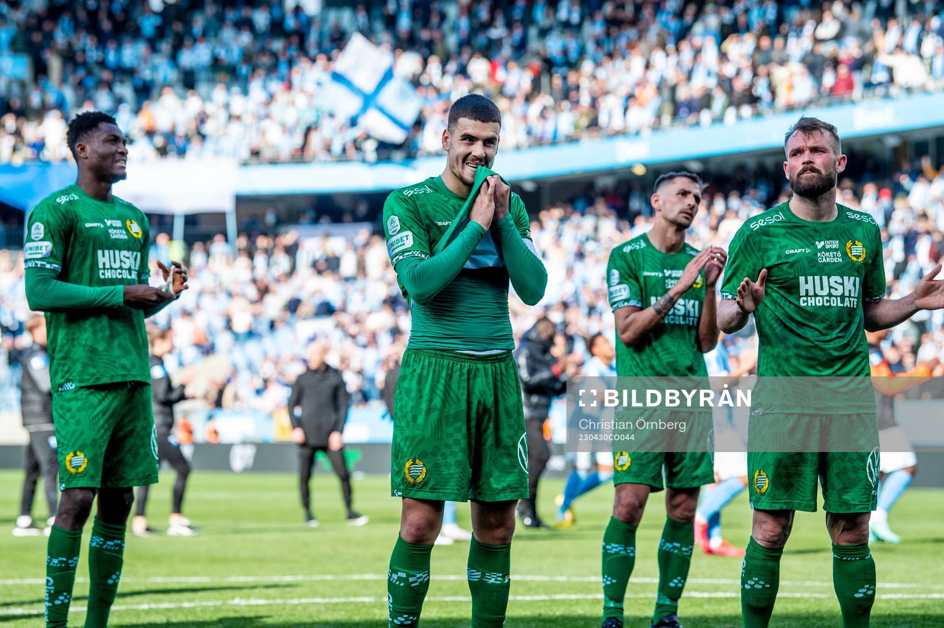 Hammarbys Edvin Kurtulus deppar med lagkamraterna
