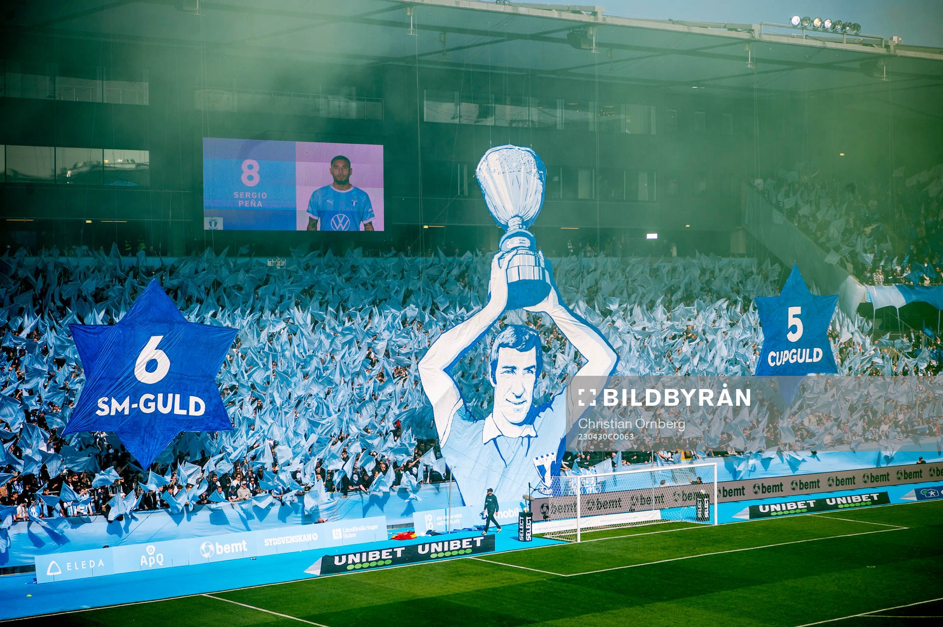 Malmö FFs tifo innan fotbollsmatchen i Allsvenskan mellan Malmö FF och Hammarby den 30 april 2023 i Malmö. 