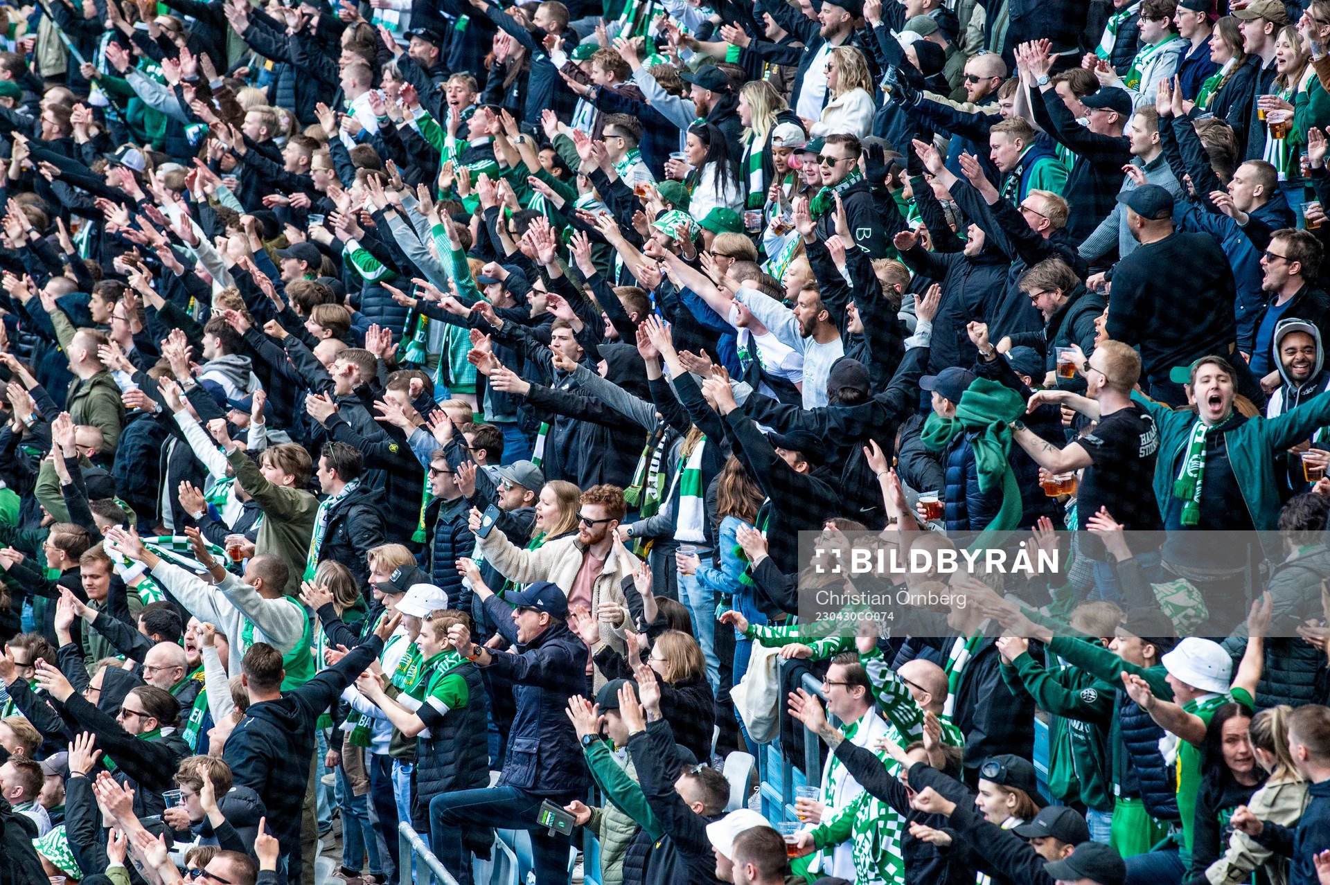 Hammarbys supportrar innan fotbollsmatchen i Allsvenskan