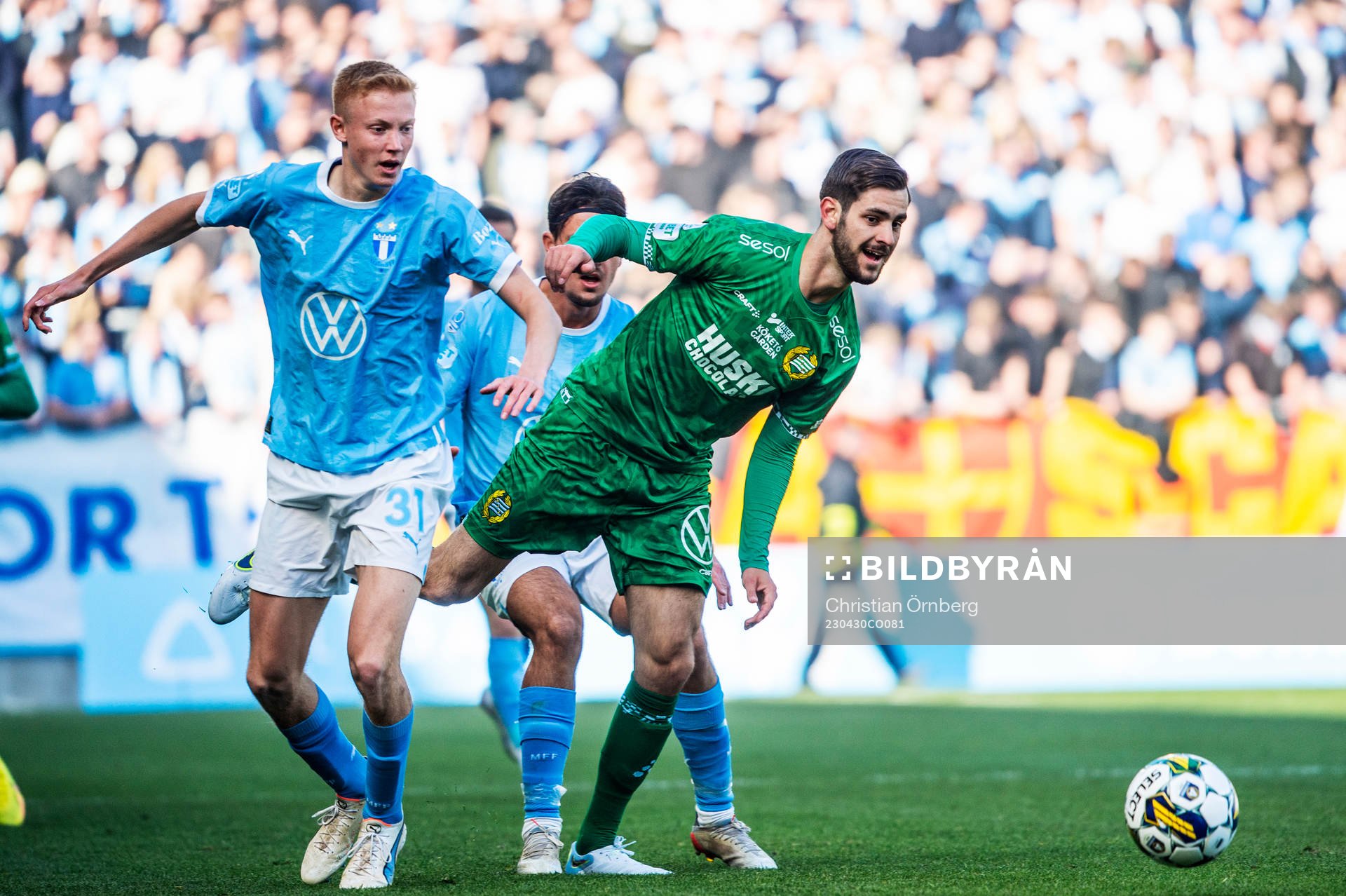 Malmö FFs Hugo Larsson och Hammarbys Adi Nalic