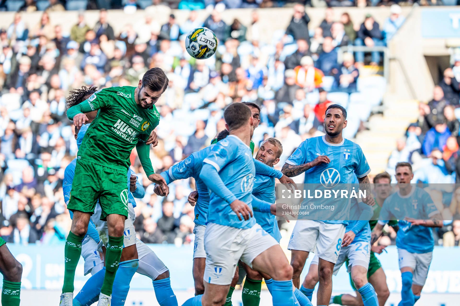 Hammarbys Adi Nalic mot Malmö FFs spelare