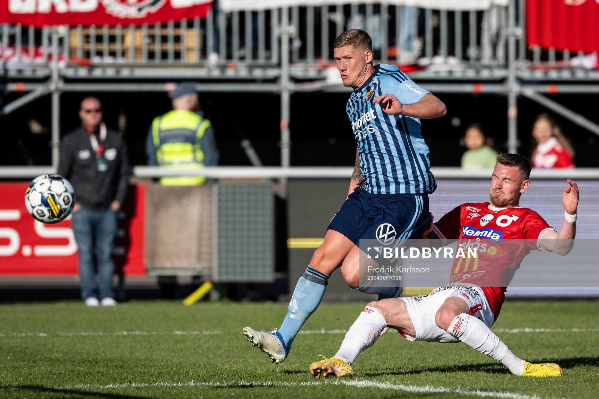 Djurgårdens Victor Edvardsen och Degerfors Rasmus Örqvist