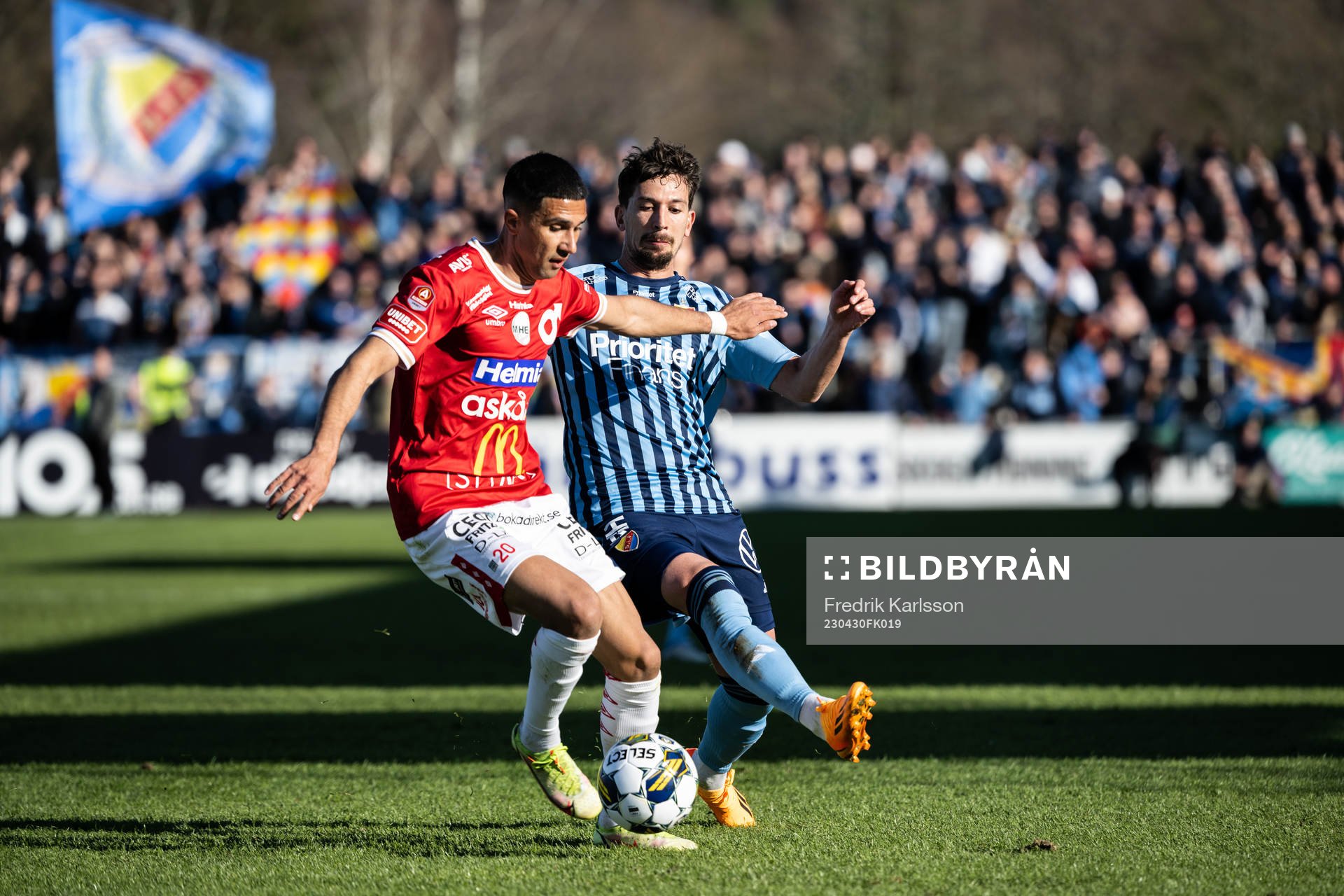 Degerfors Elyas Bouzaiene och Djurgårdens Gustav Wikheim