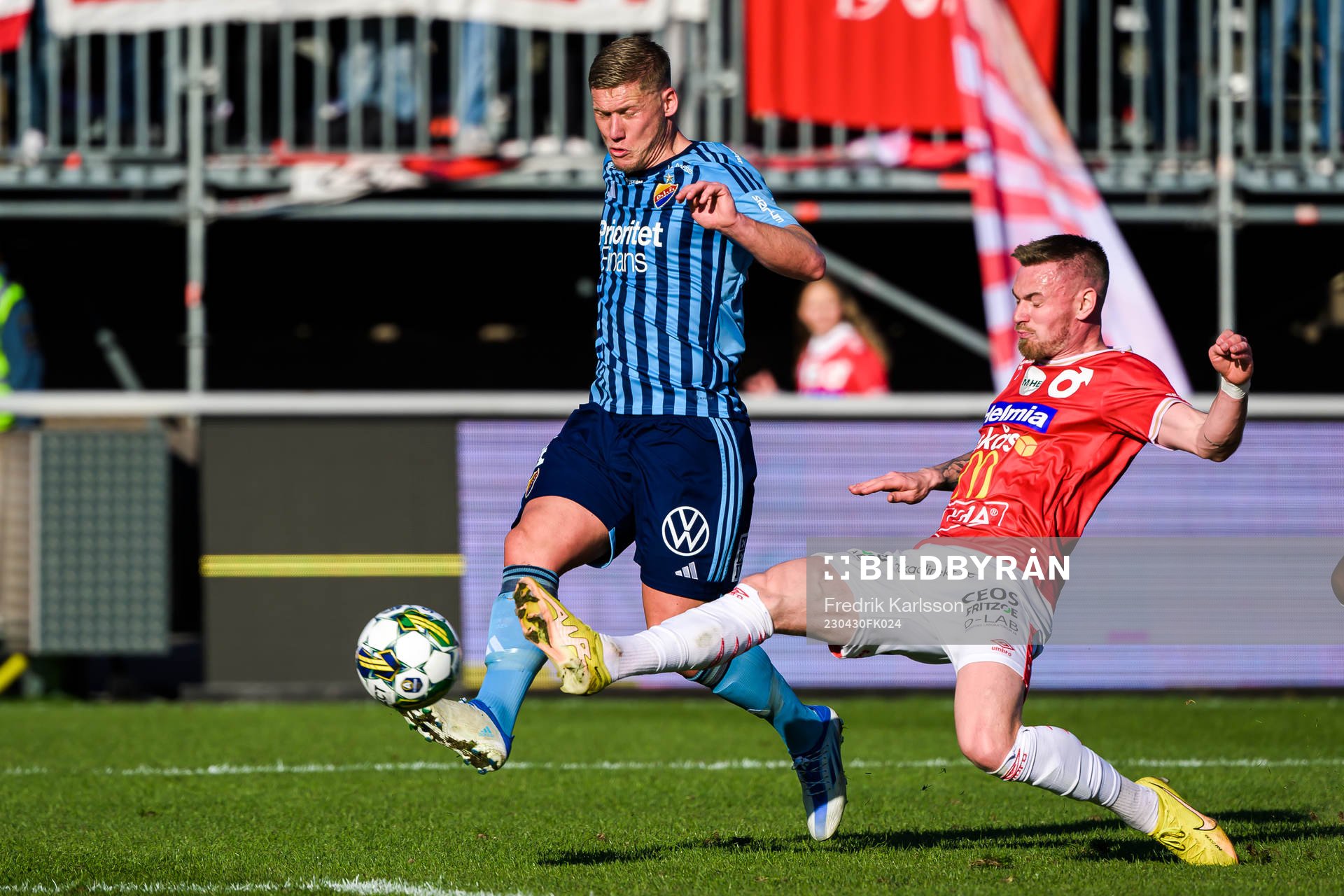 Djurgårdens Victor Edvardsen och Degerfors Rasmus Örqvist