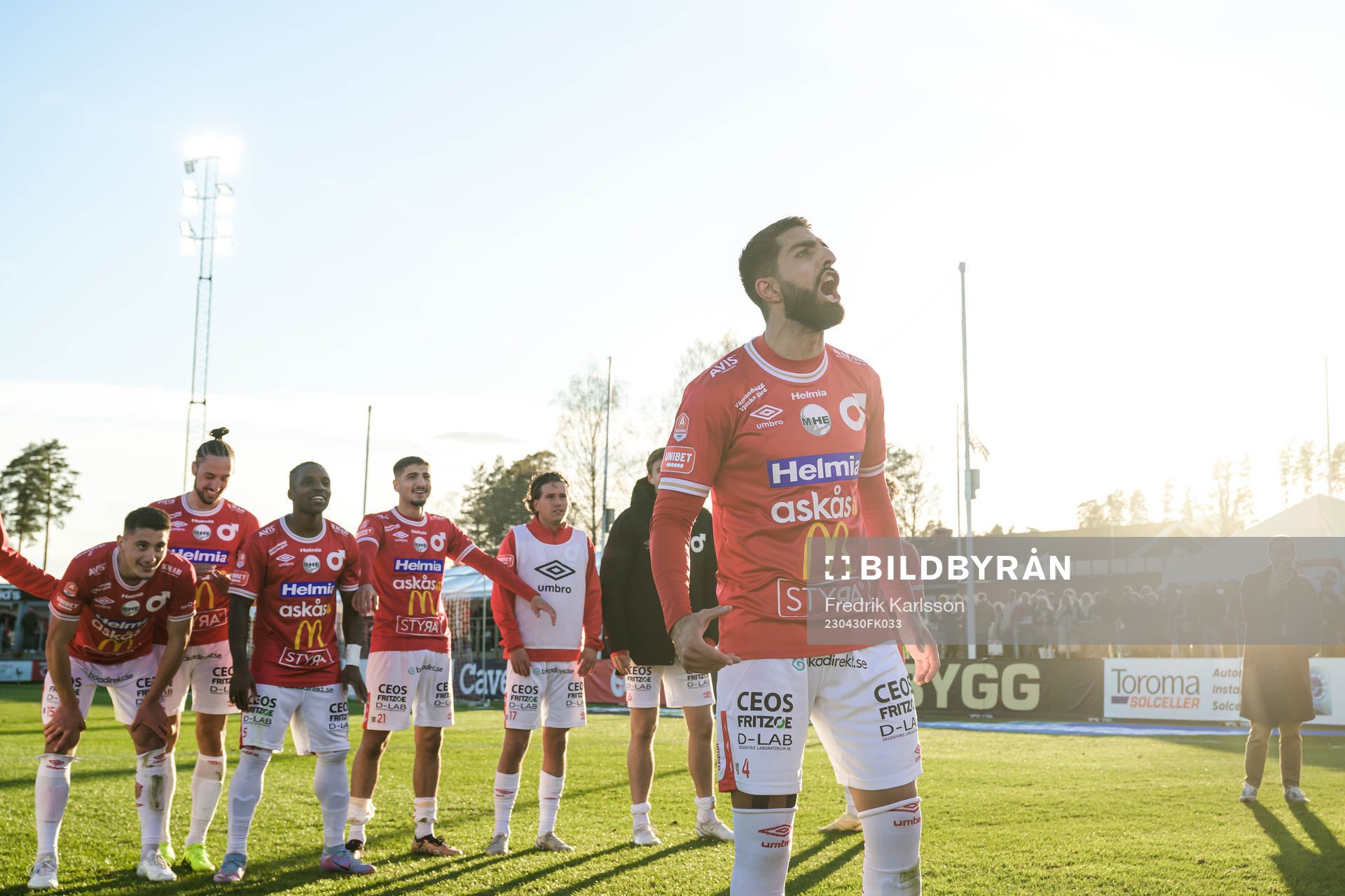 Degerfors spelare jublar