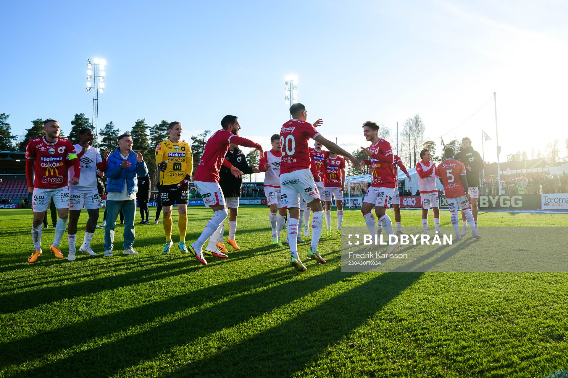 Degerfors spelare jublar