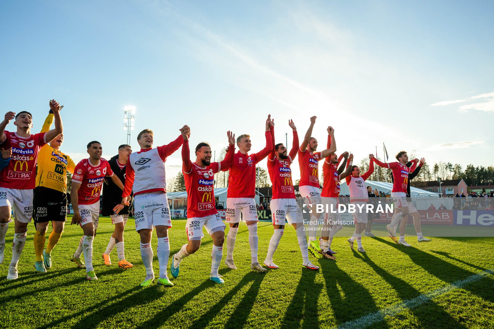 Degerfors spelare jublar