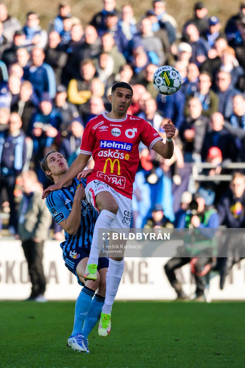 Djurgårdens Elias Andersson och Degerfors Elyas Bouzaiene