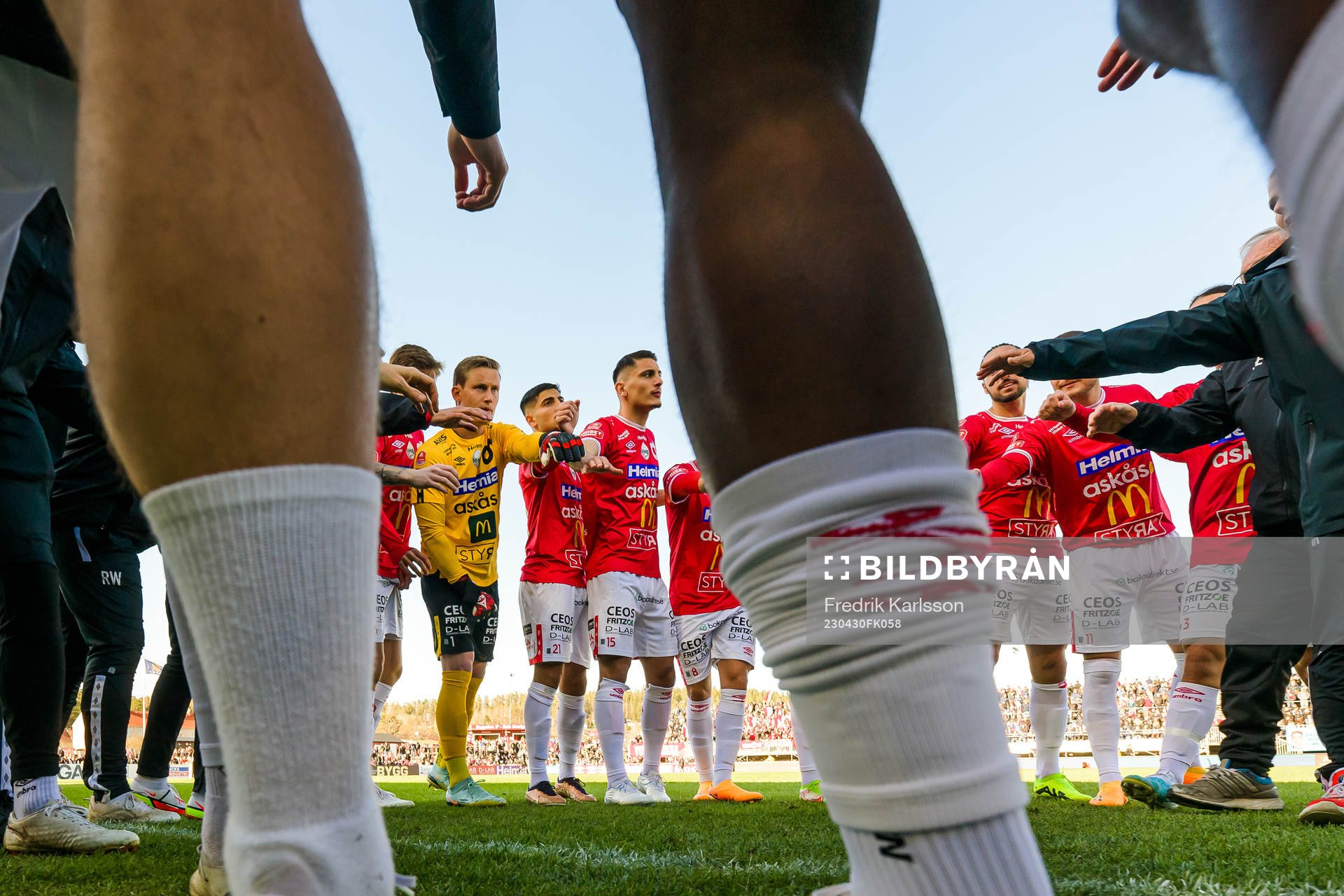 Degerfors spelare samlas