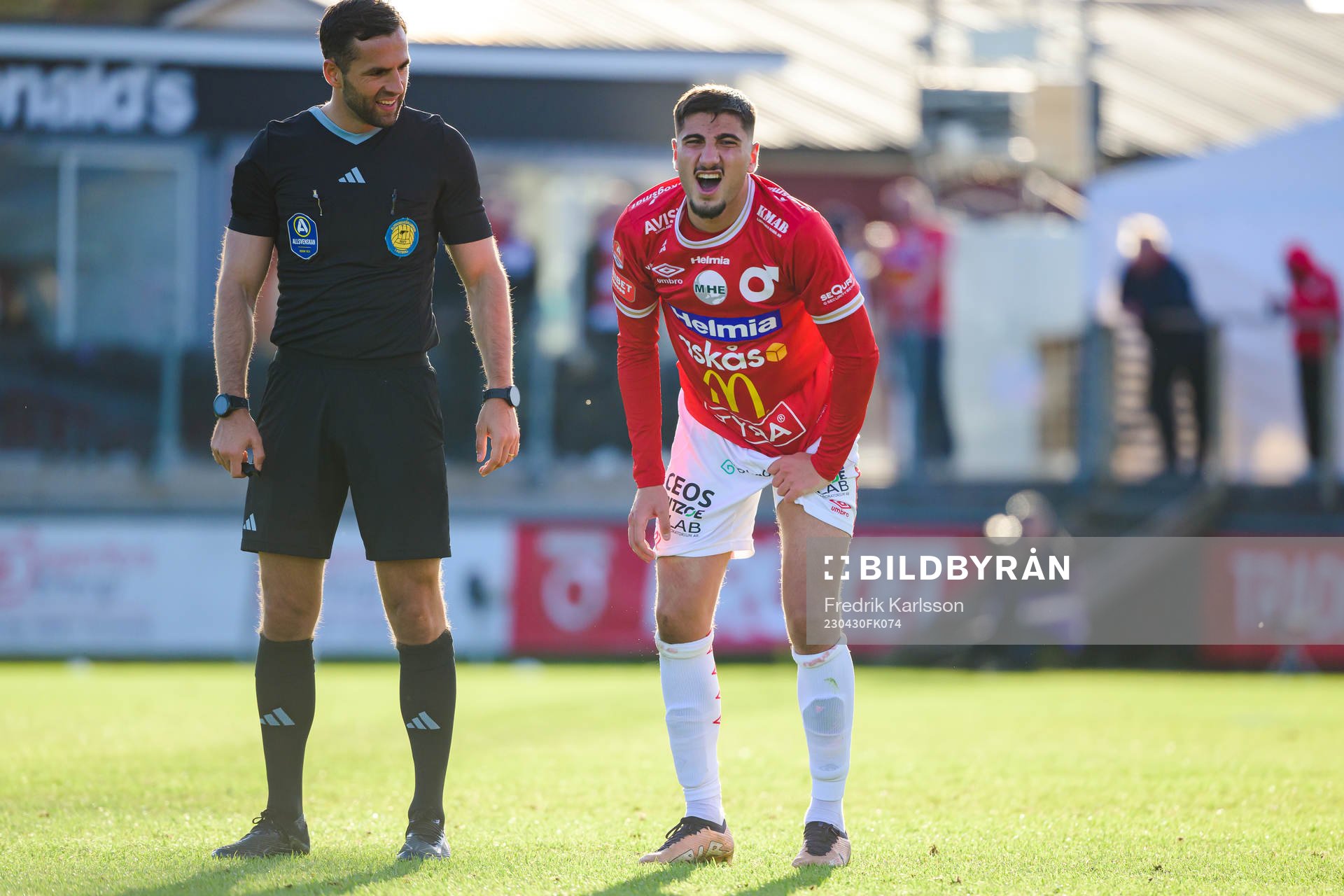 Domare Granit Maqedonci och Degerfors Peter Gwargis har ont
