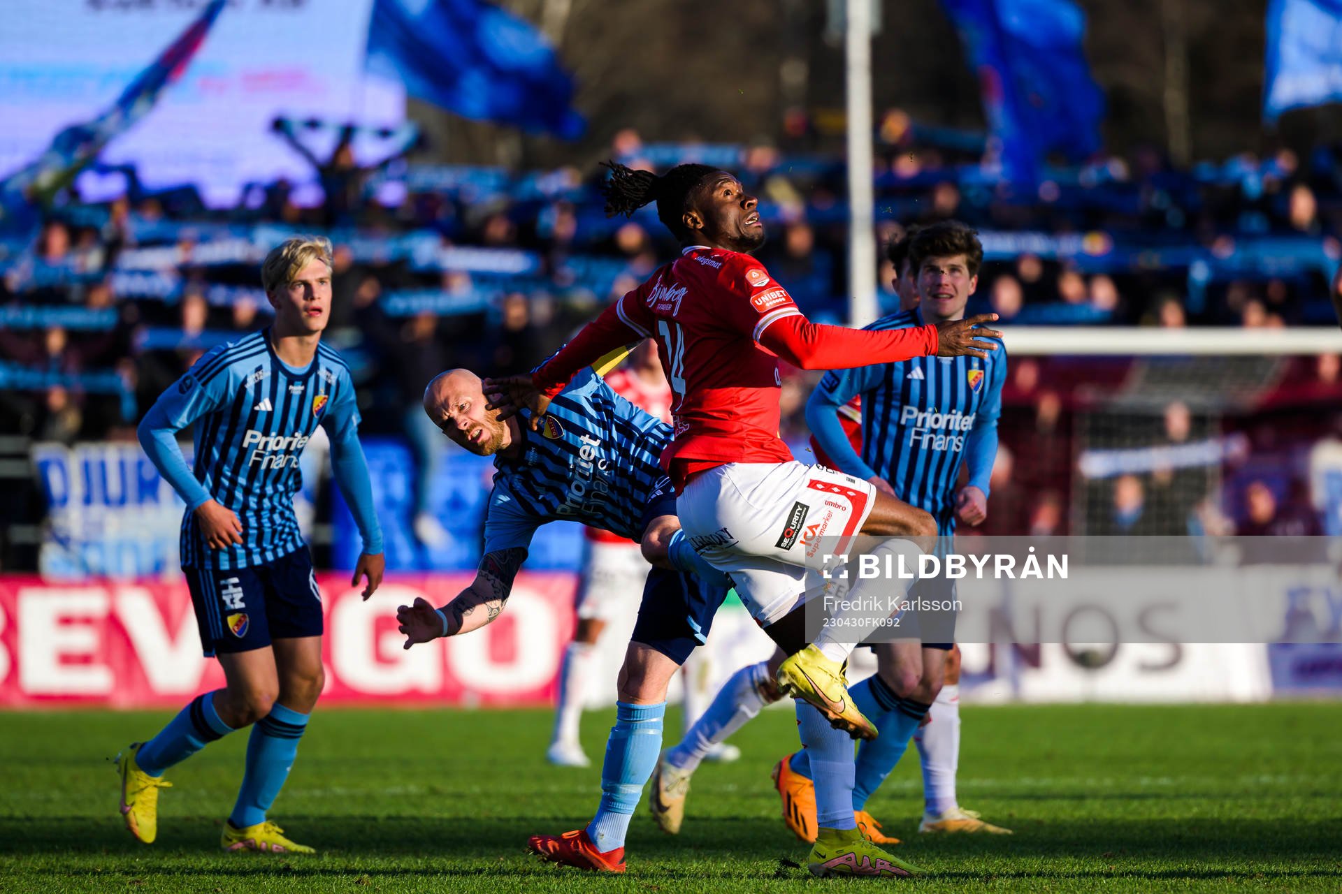 Djurgårdens Magnus Eriksson och Degerfors Fortune Akpan