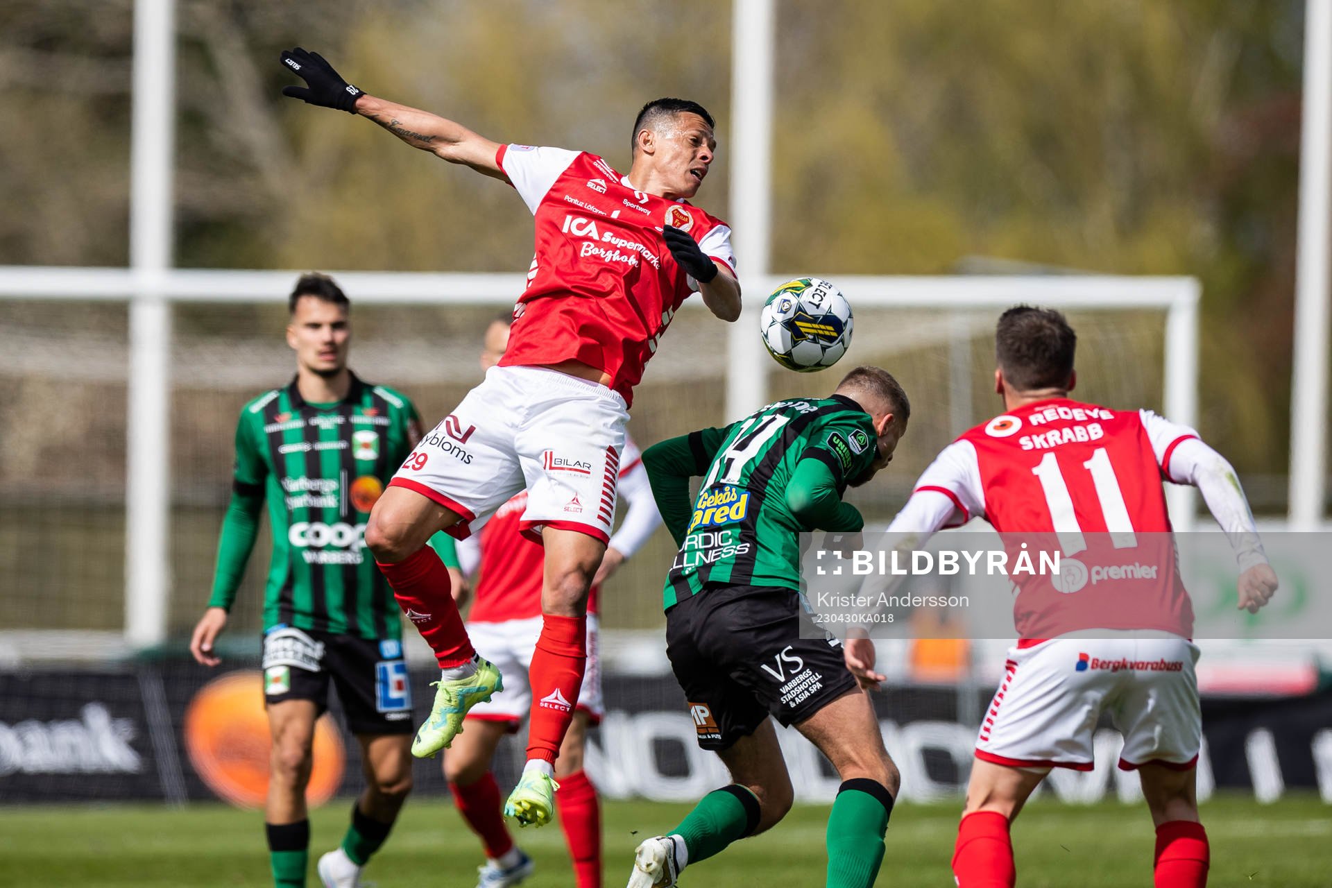 Kalmars Romario Pereira Sipiao under fotbollsmatchen i Allsvenskan mellan Varberg och Kalmar den 30 april 2023 i Varberg. 