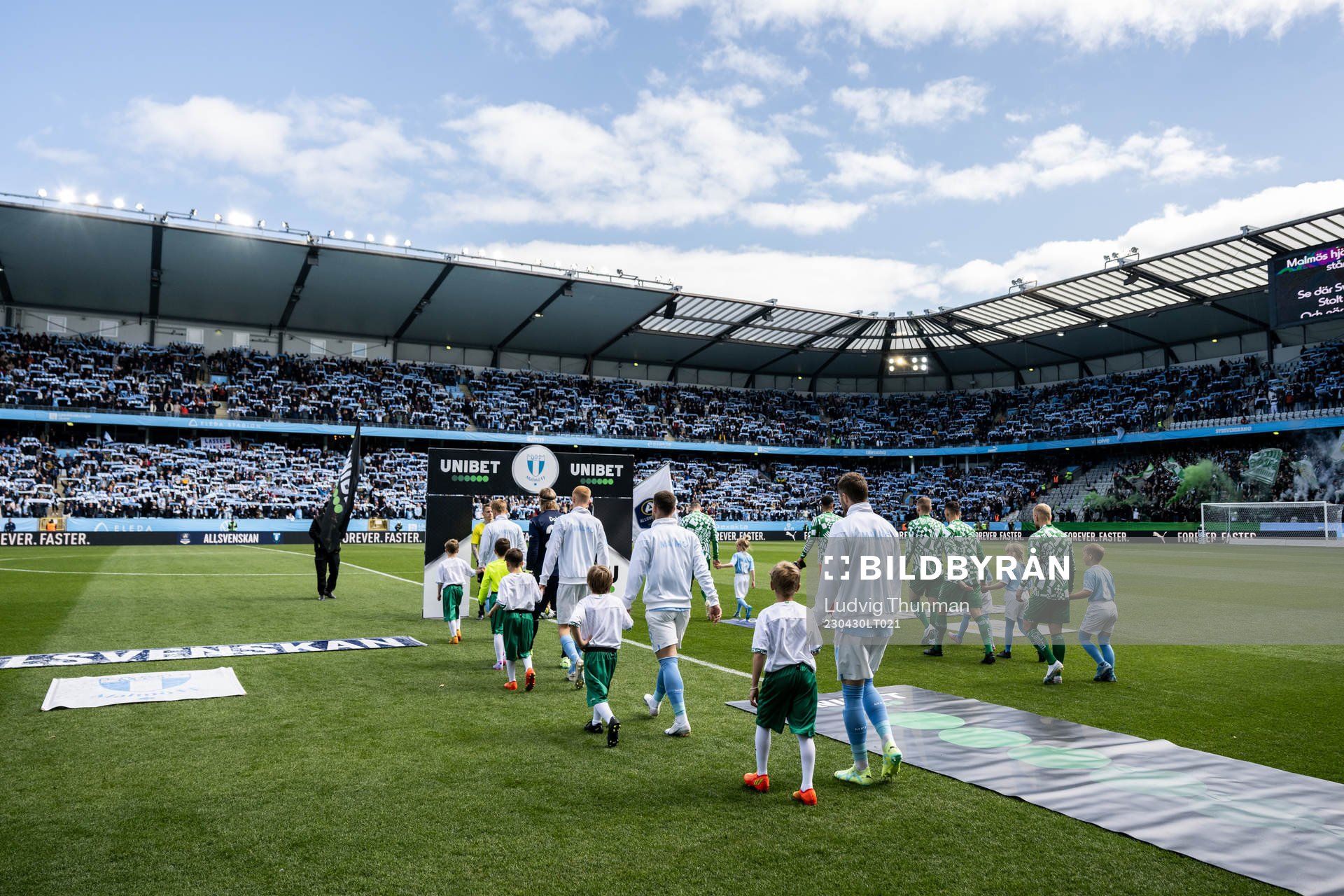 Malmö FFs spelare gör entré