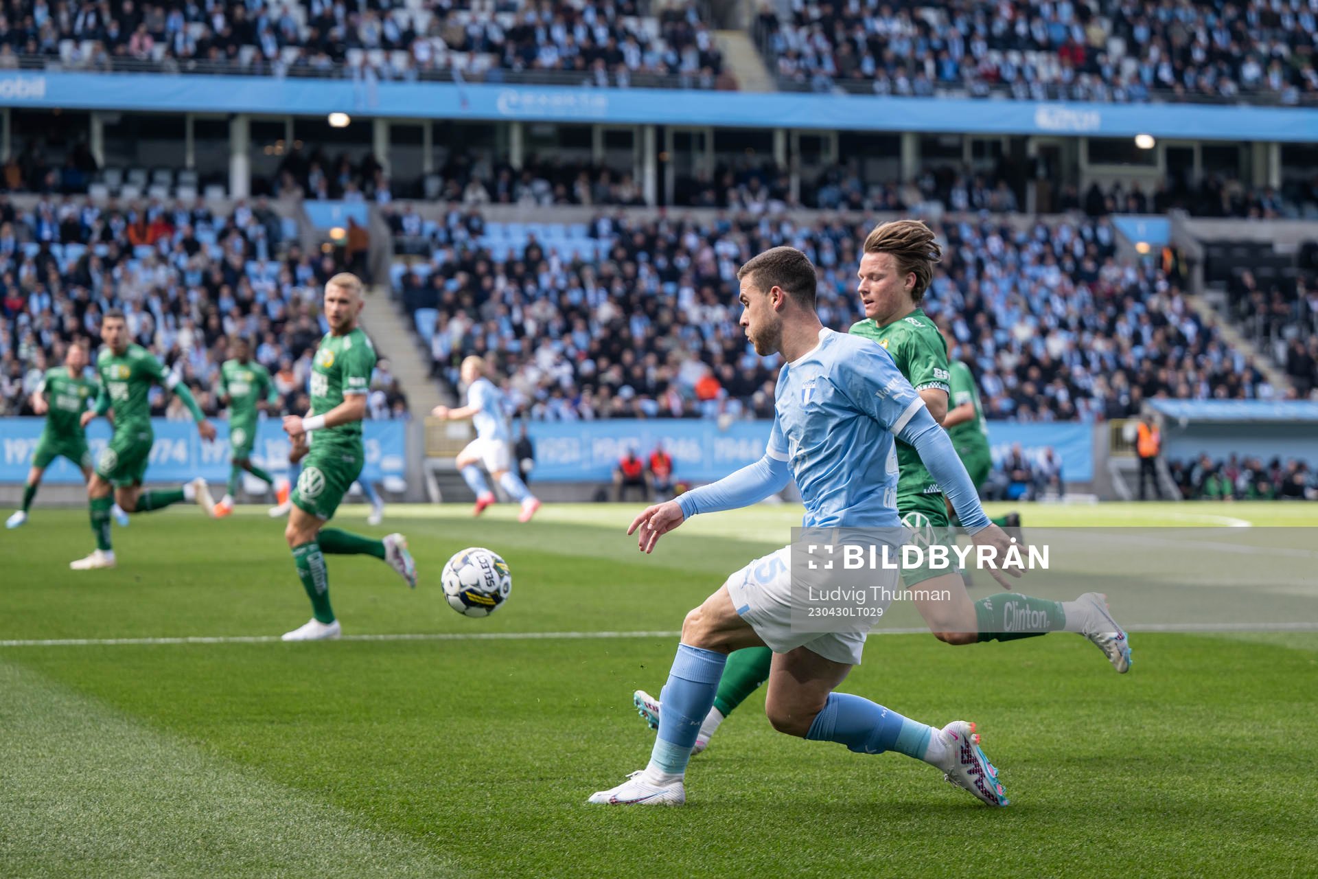 Malmö FFs Gabriel Busanello och Hammarbys August Mikkelsen