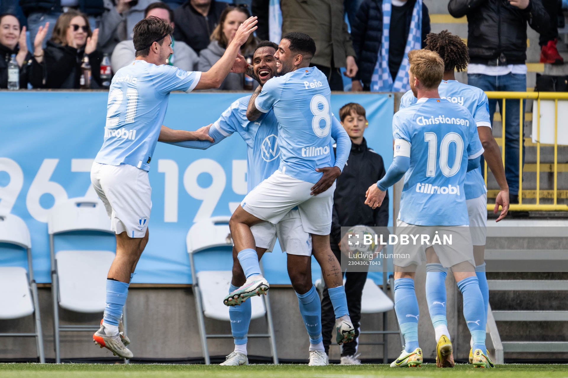 Malmö FFs Isaac Kiese Thelin jublar med Stefano Vecchia