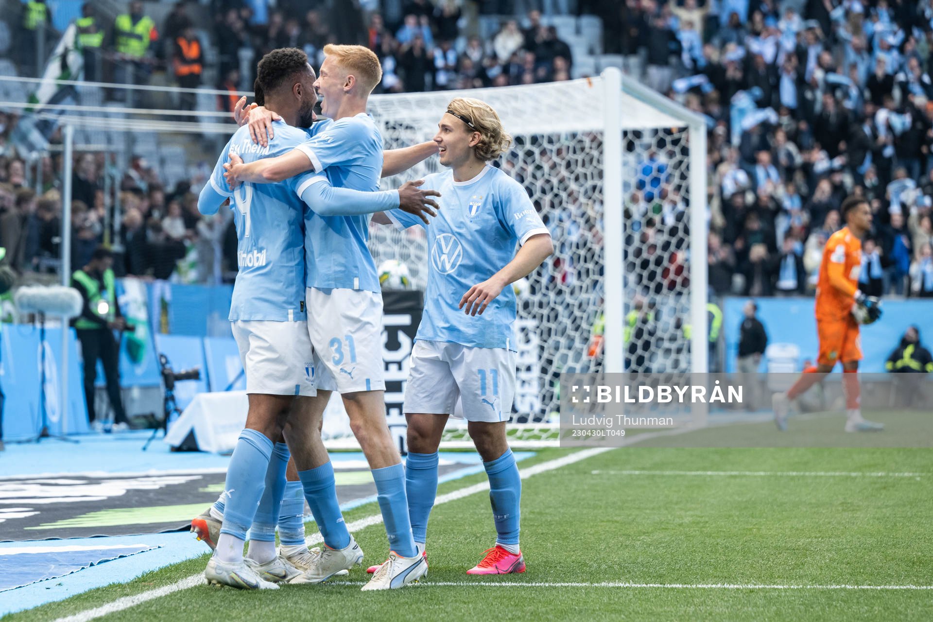 Malmö FFs Isaac Kiese Thelin jublar med lagkamrater