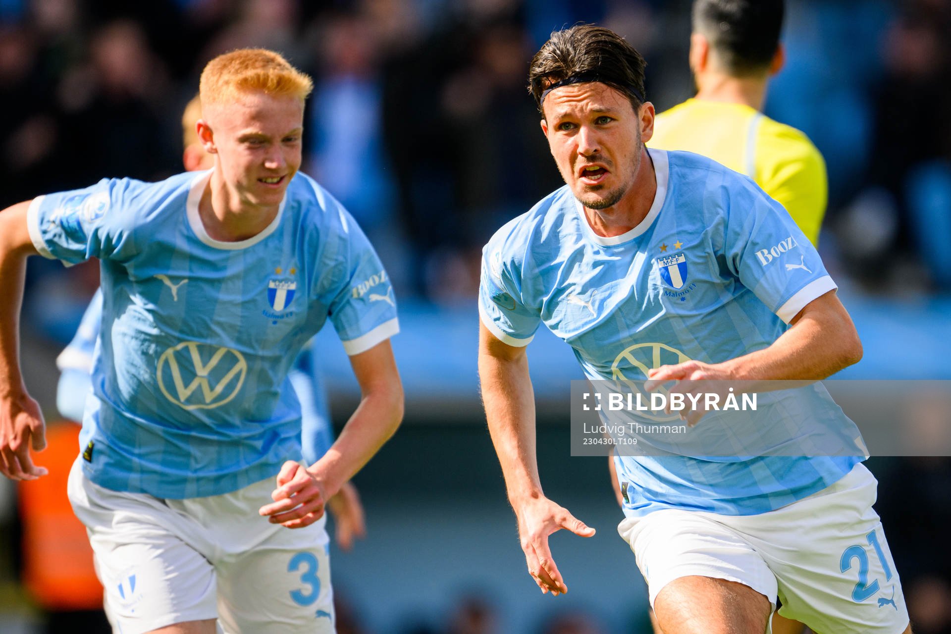 Malmö FFs Stefano Vecchia jublar med Hugo Larsson