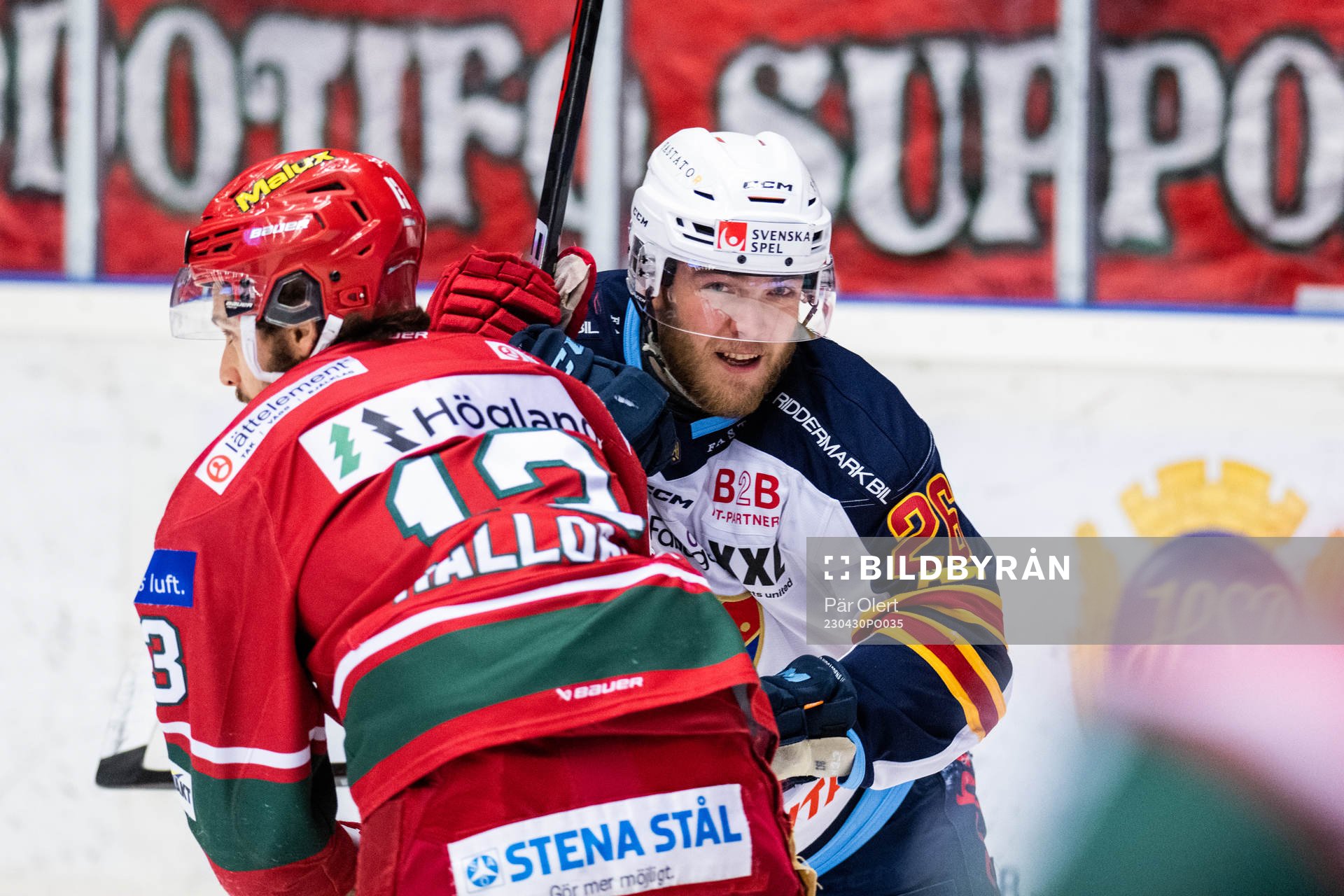 Modos Nicholas Halloran och Djurgårdens Emil Berglund