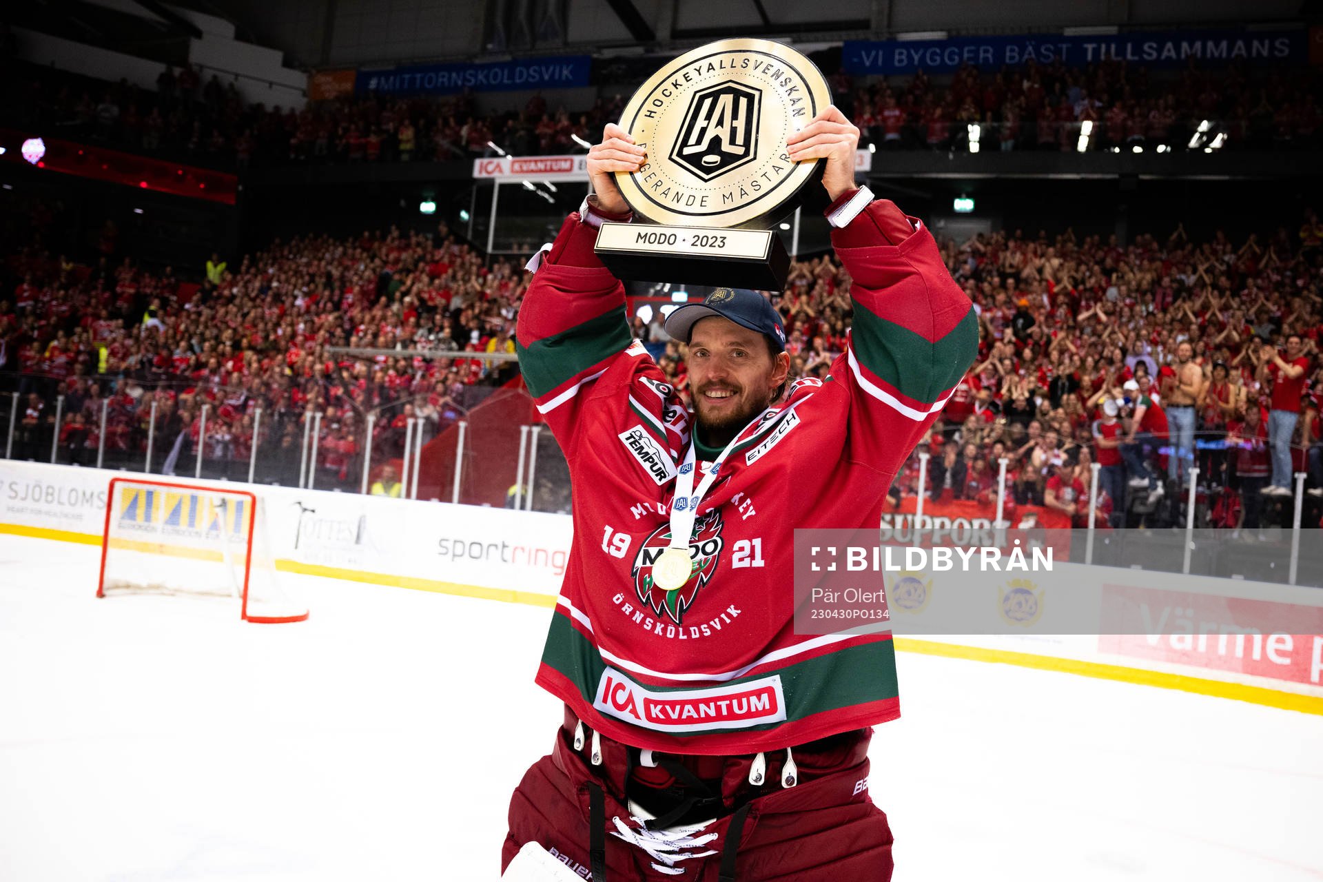 Modos målvakt Kristers Gudlevskis jublar