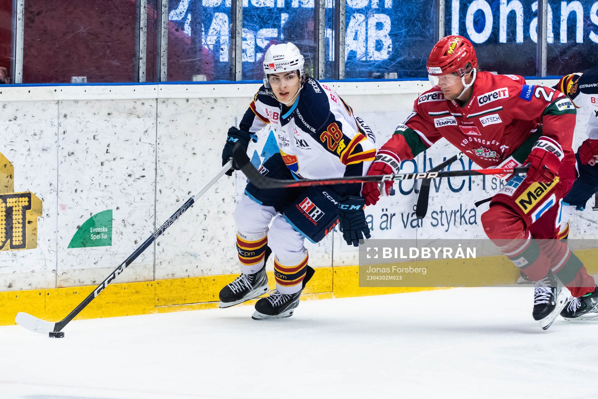 Djurgårdens Liam Öhgren och Modos Niklas Folin