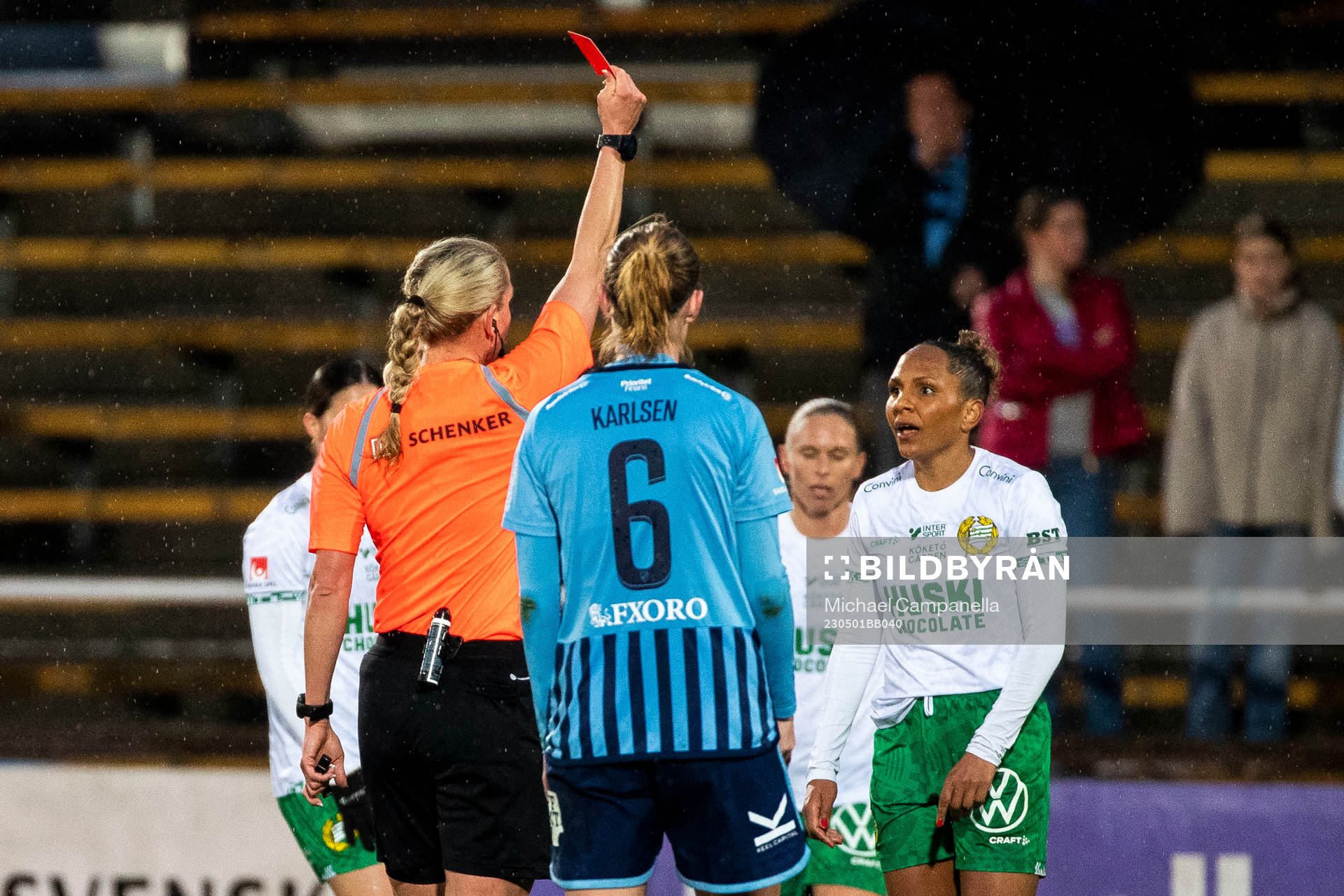 Hammarbys Madelen Janogy får rött kort