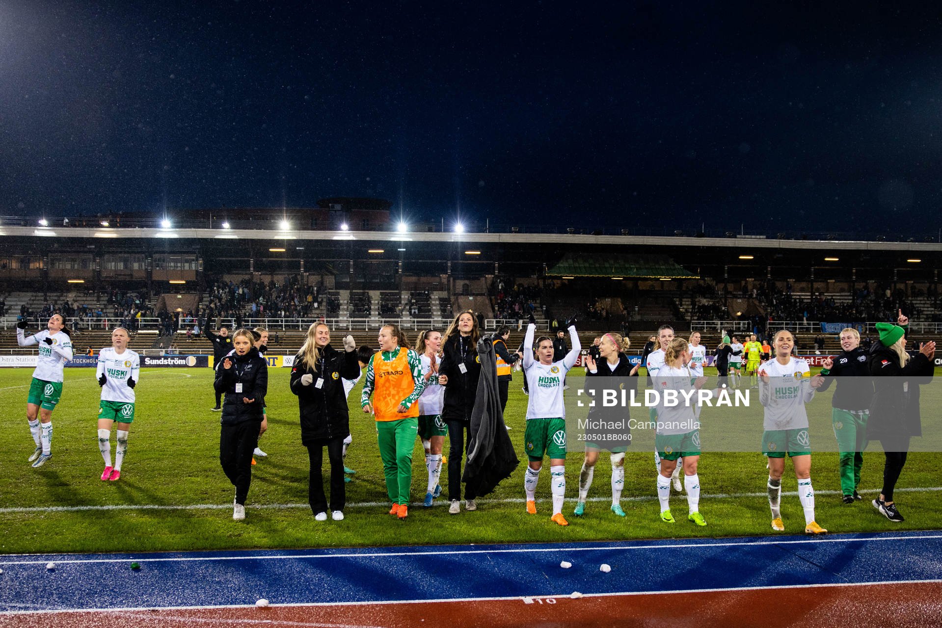 Hammarbys spelare jublar