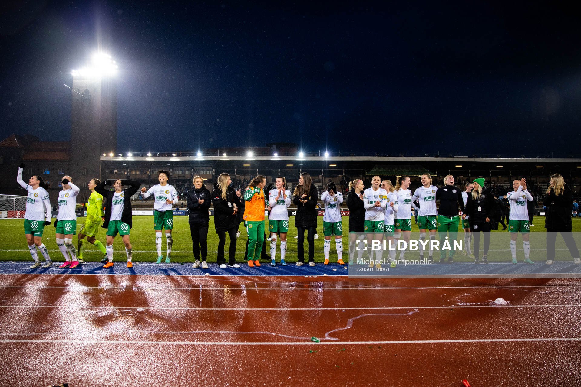 Hammarbys spelare jublar