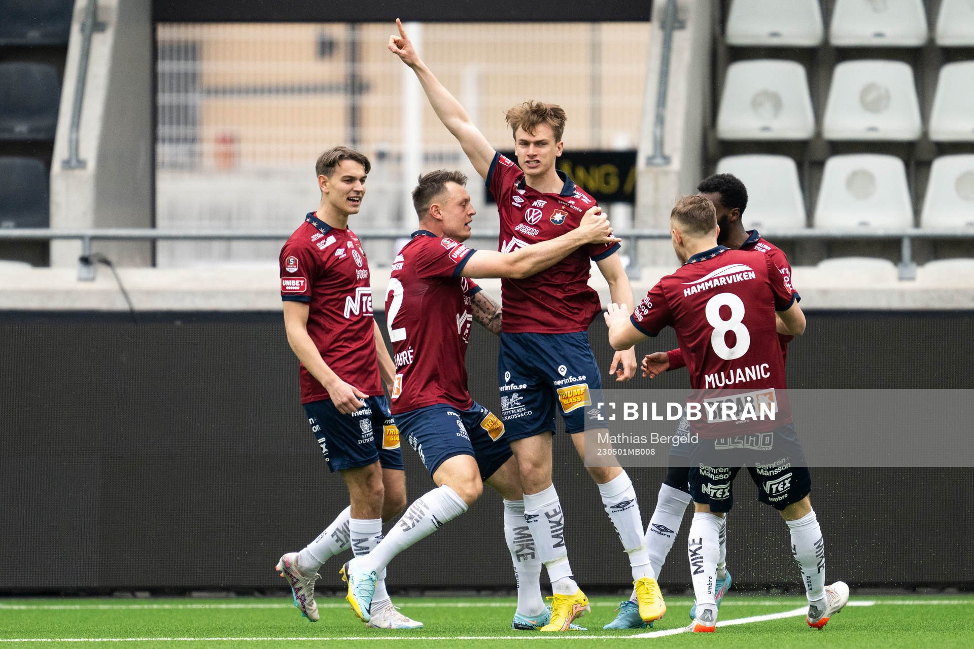 Örgrytes Christoffer Styffe jublar med lagkamrater
