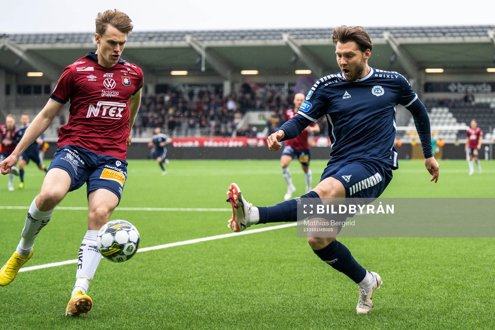 Örgrytes Christoffer Styffe och Utsiktens Karl Bohm under fotbollsmatchen i Superettan mellan Utsikten och Örgryte den 1 maj 2023 i Göteborg.