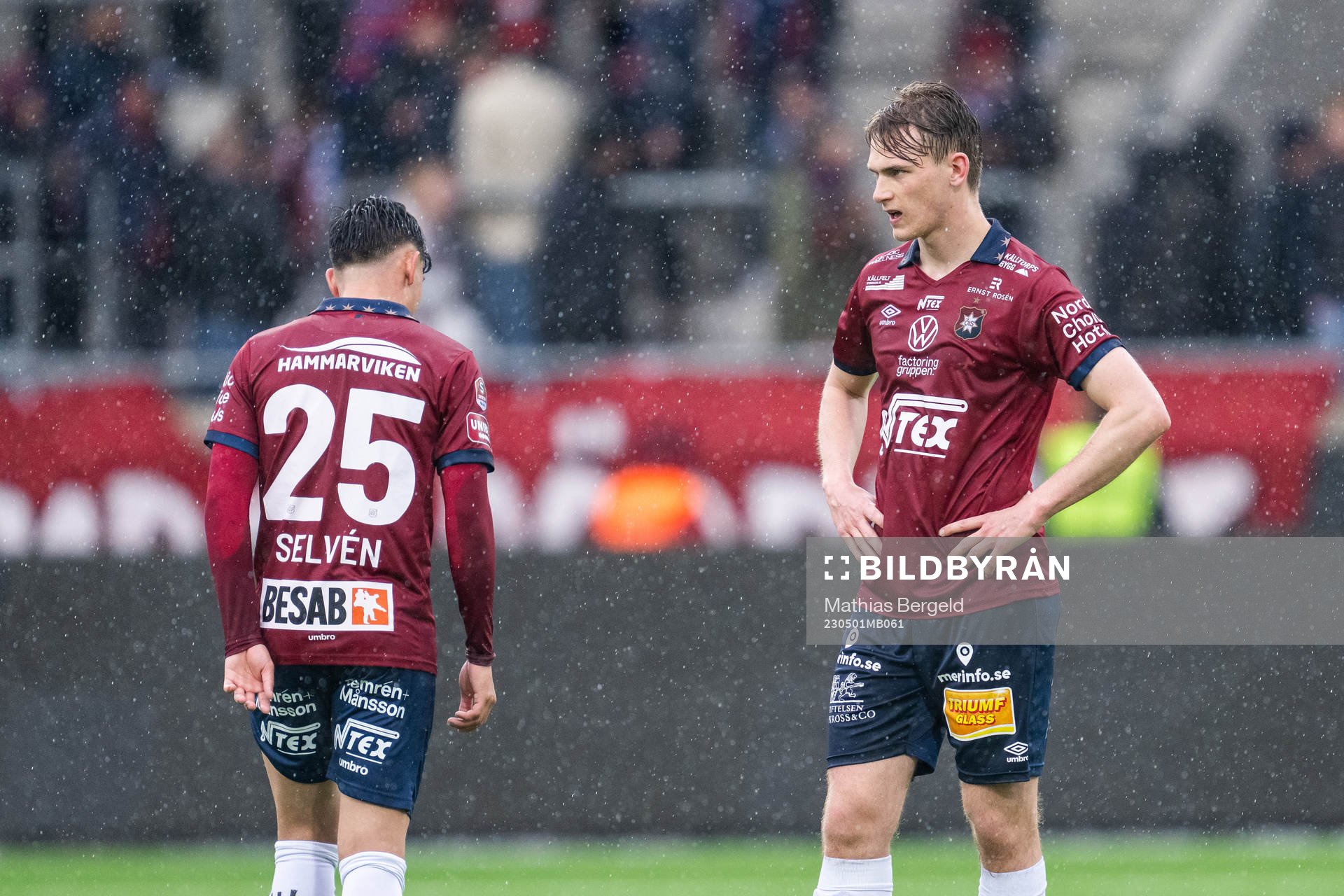 Örgrytes Johannes Selvén och Christoffer Styffe deppar