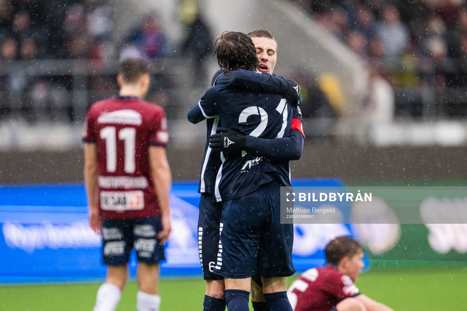Utsiktens Erik Westermark och Fredrik Martinsson  jublar