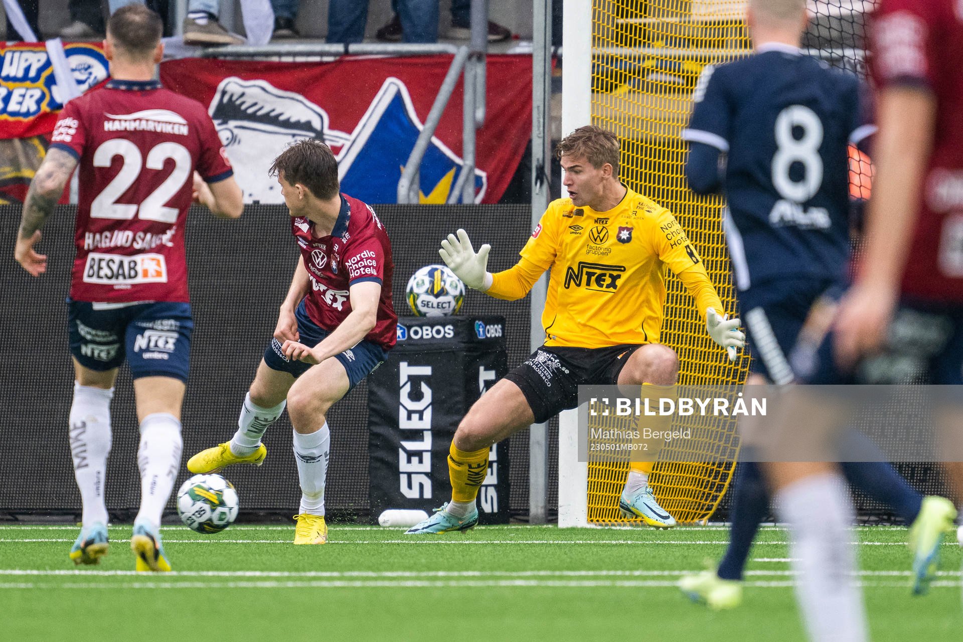 Örgrytes målvakt Mathias Nilsson släpper in 2-1 från