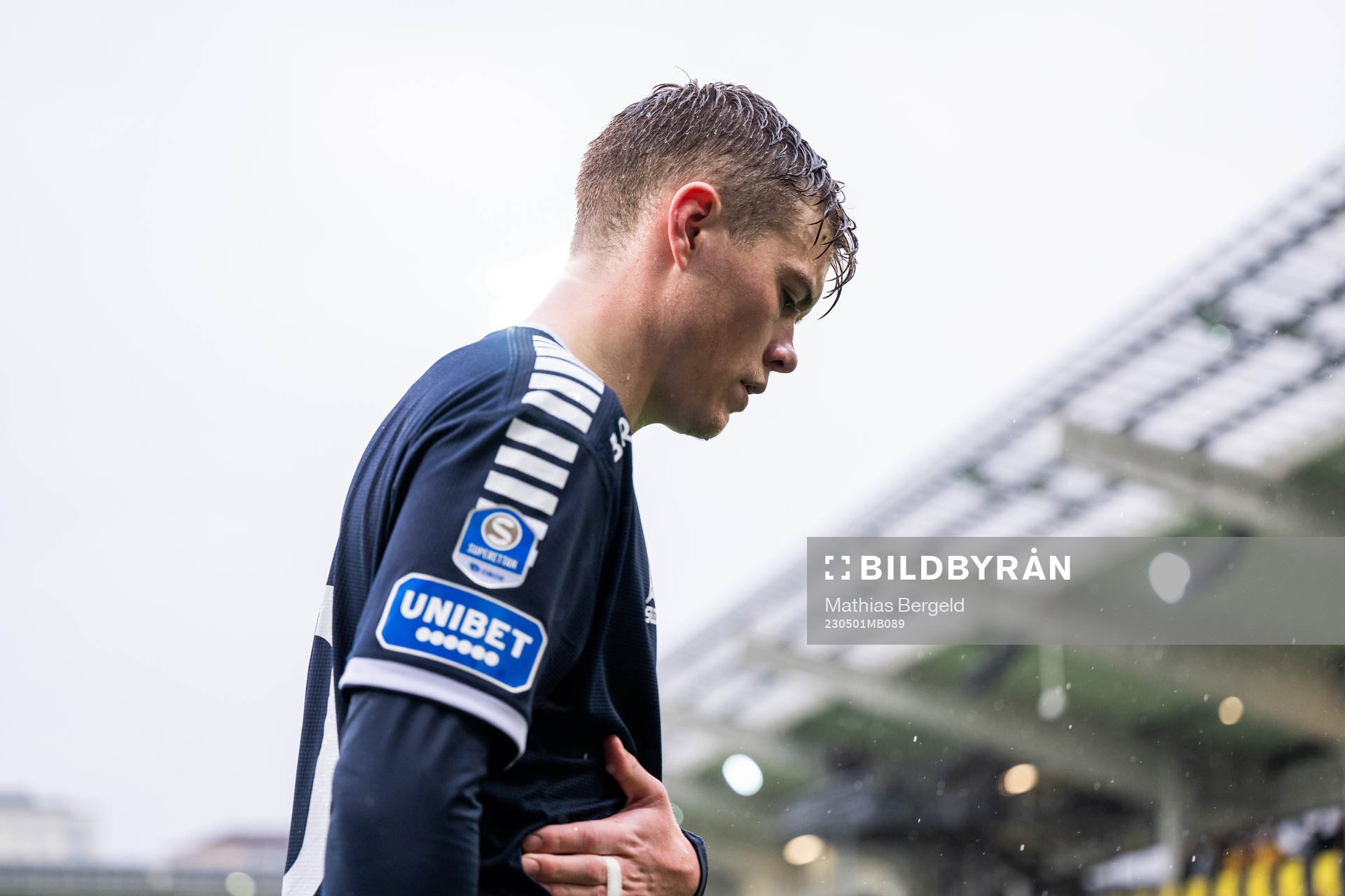 Utsiktens Albin Skoglund byts ut efter skada under fotbollsmatchen i Superettan mellan Utsikten och Örgryte den 1 maj 2023 i Göteborg. 