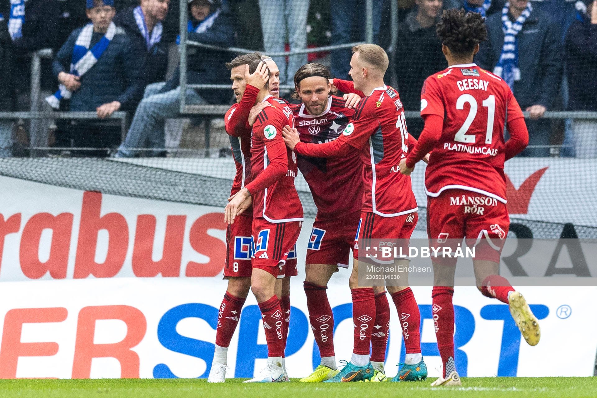 IFK Norrköpings Christoffer Nyman jublar med lagkamrater