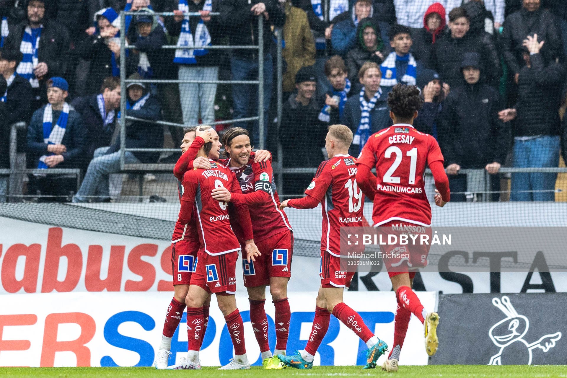 IFK Norrköpings Christoffer Nyman jublar med lagkamrater