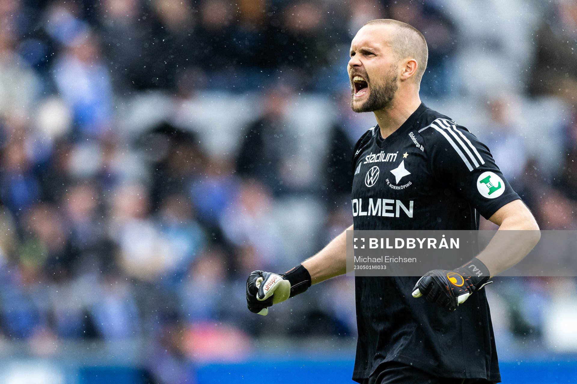 IFK Norrköpings målvakt Oscar Jansson jublar