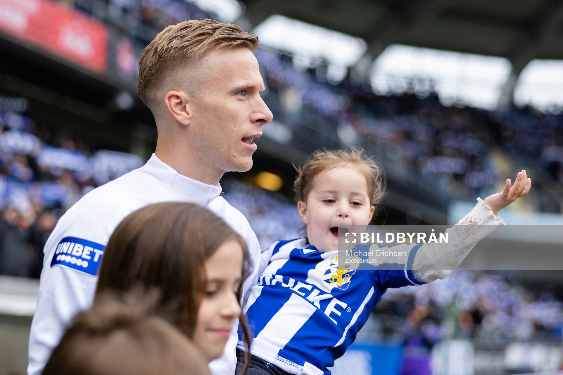 IFK Göteborgs Oscar Wendt på väg ut för line up innan