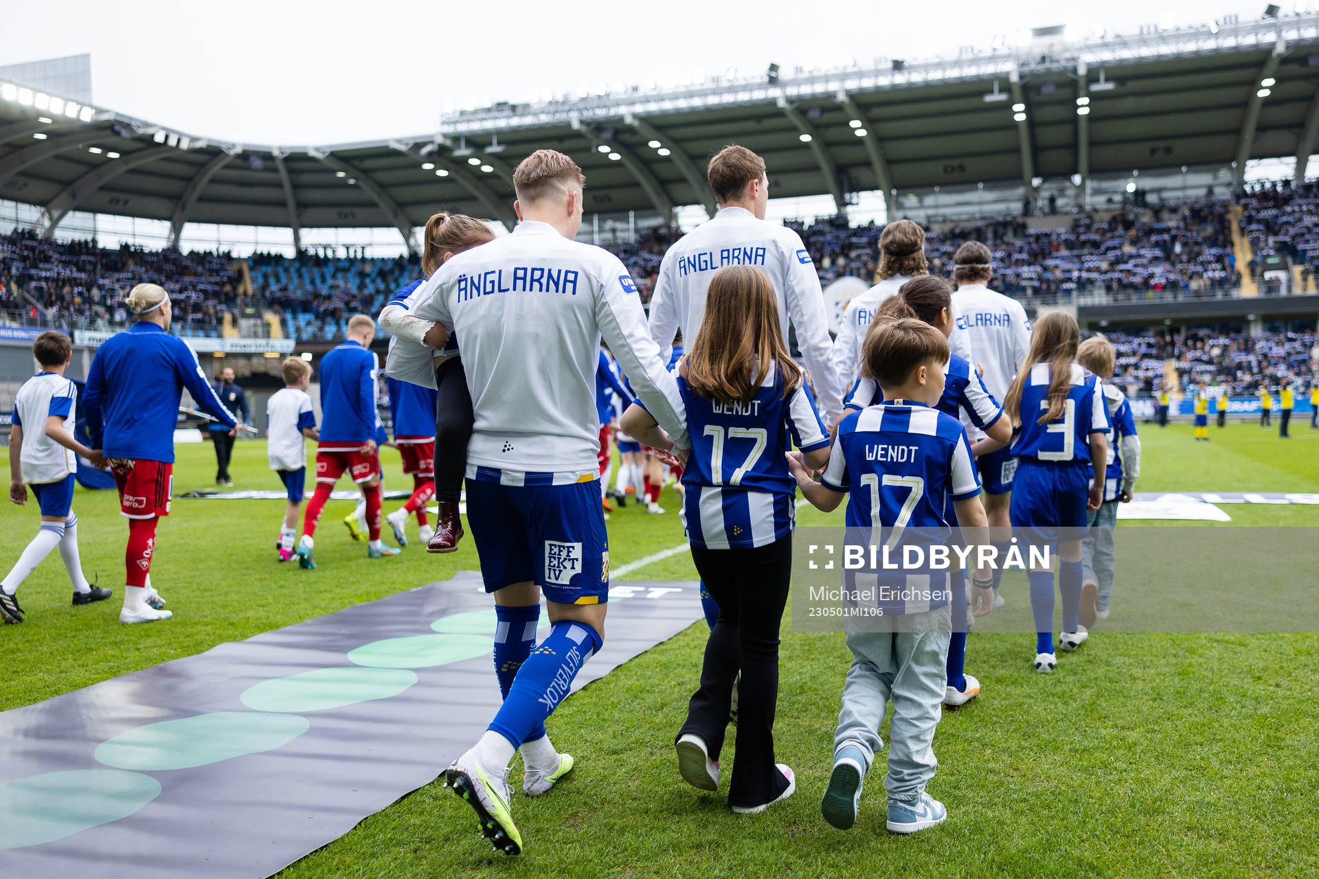 IFK Göteborgs Oscar Wendt på väg ut för line up innan