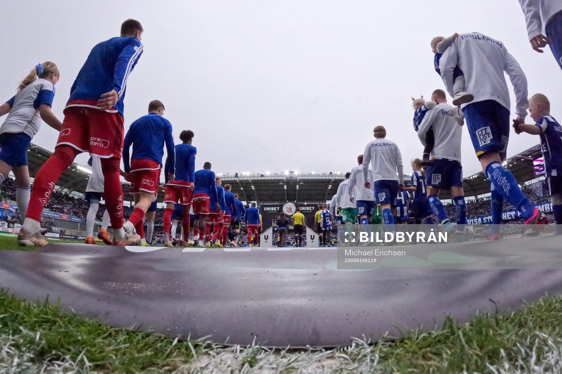 Lagen på väg in för line up innan fotbollsmatchen i Allsvenskan mellan IFK Göteborg och IFK Norrköping den 1 maj 2023 i Göteborg.