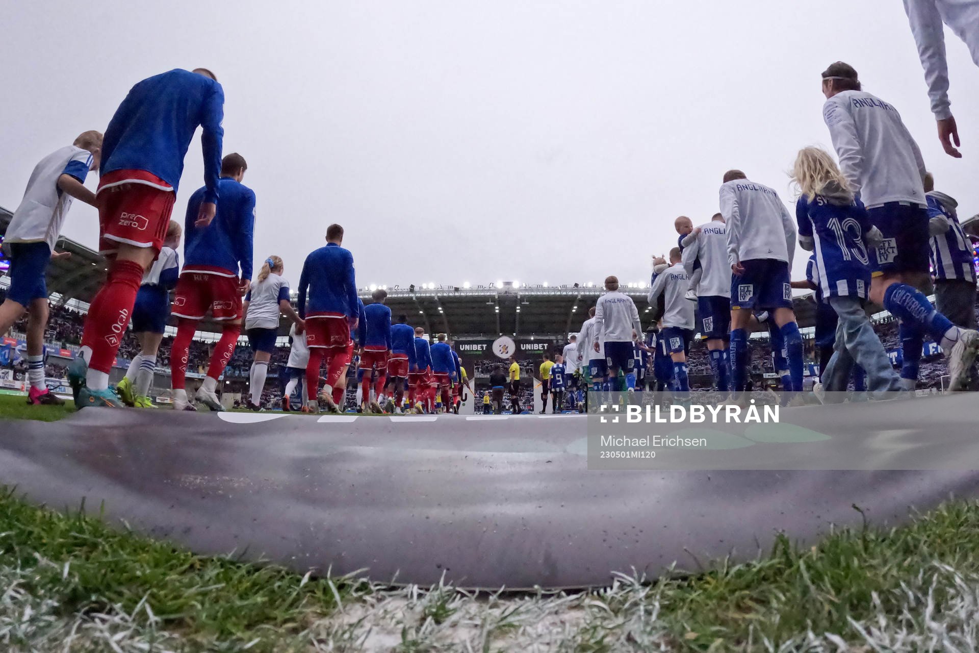 Lagen på väg in för line up innan fotbollsmatchen i Allsvenskan mellan IFK Göteborg och IFK Norrköping den 1 maj 2023 i Göteborg.