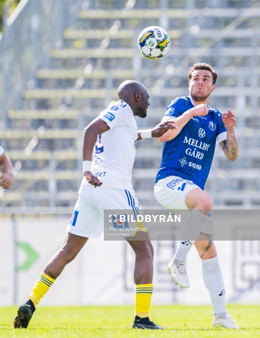 Trelleborgs Herman Hallberg och GIF Sundsvalls Moonga Simba