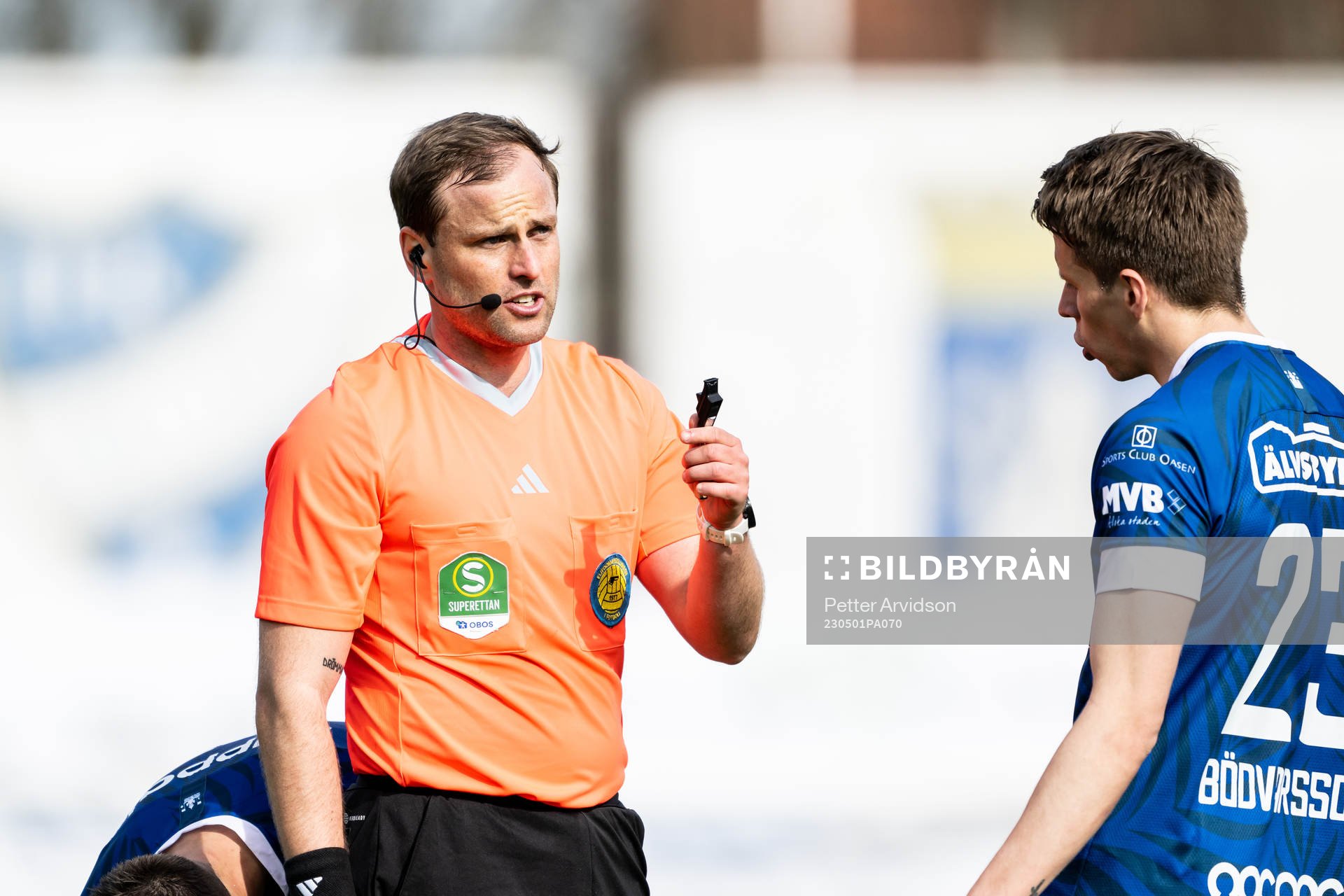 Domare Richard Sundell under fotbollsmatchen i Superettan mellan Trelleborg och GIF Sundsvall den 1 maj 2023 i Trelleborg. 