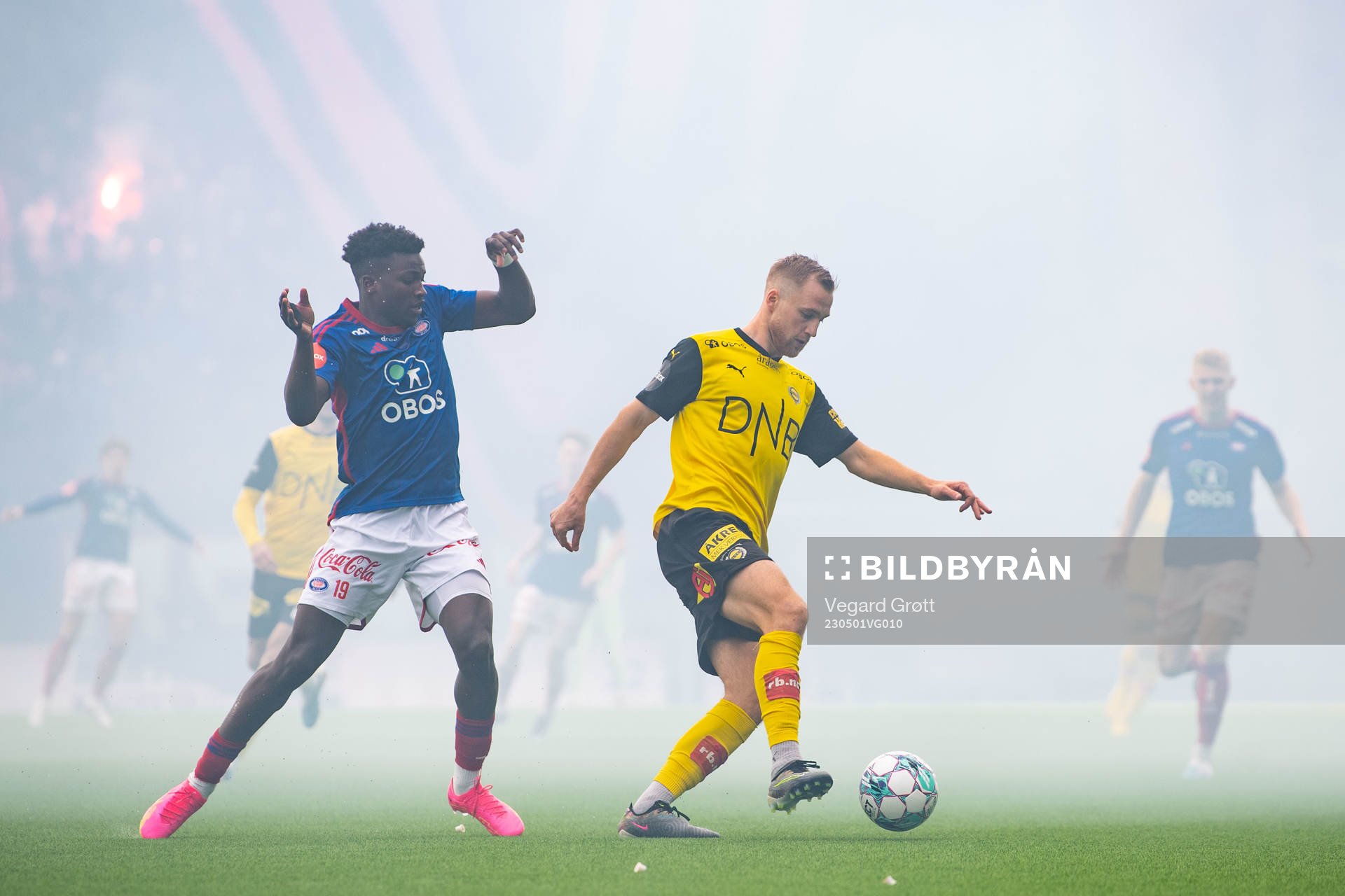 Seedy Jatta of Vålerenga and Espen Garnås of Lillestrøm